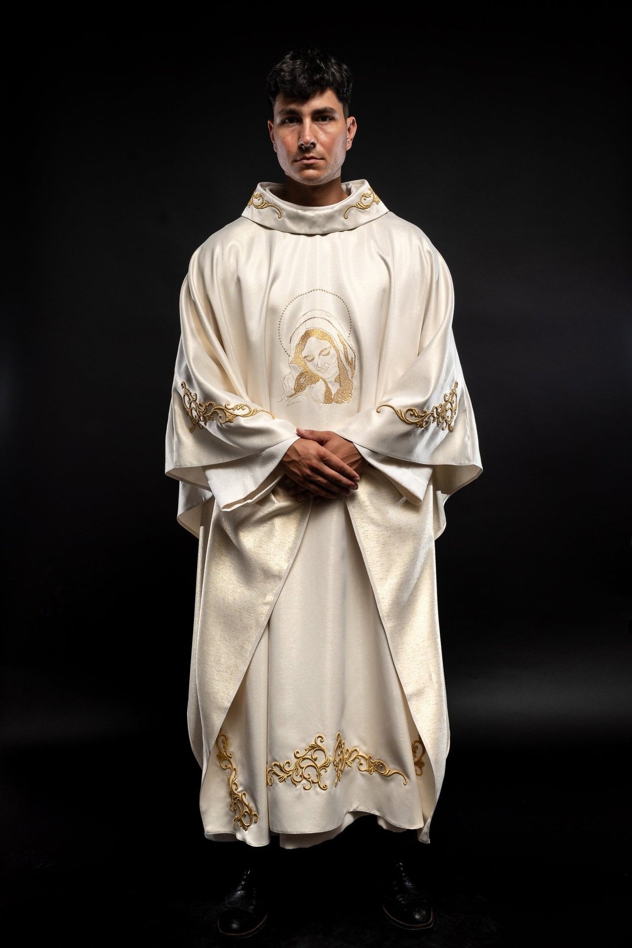 Chasuble liturgique avec l'image de la Vierge des câlins S-7055-05-54 - CHASUBLES.FR