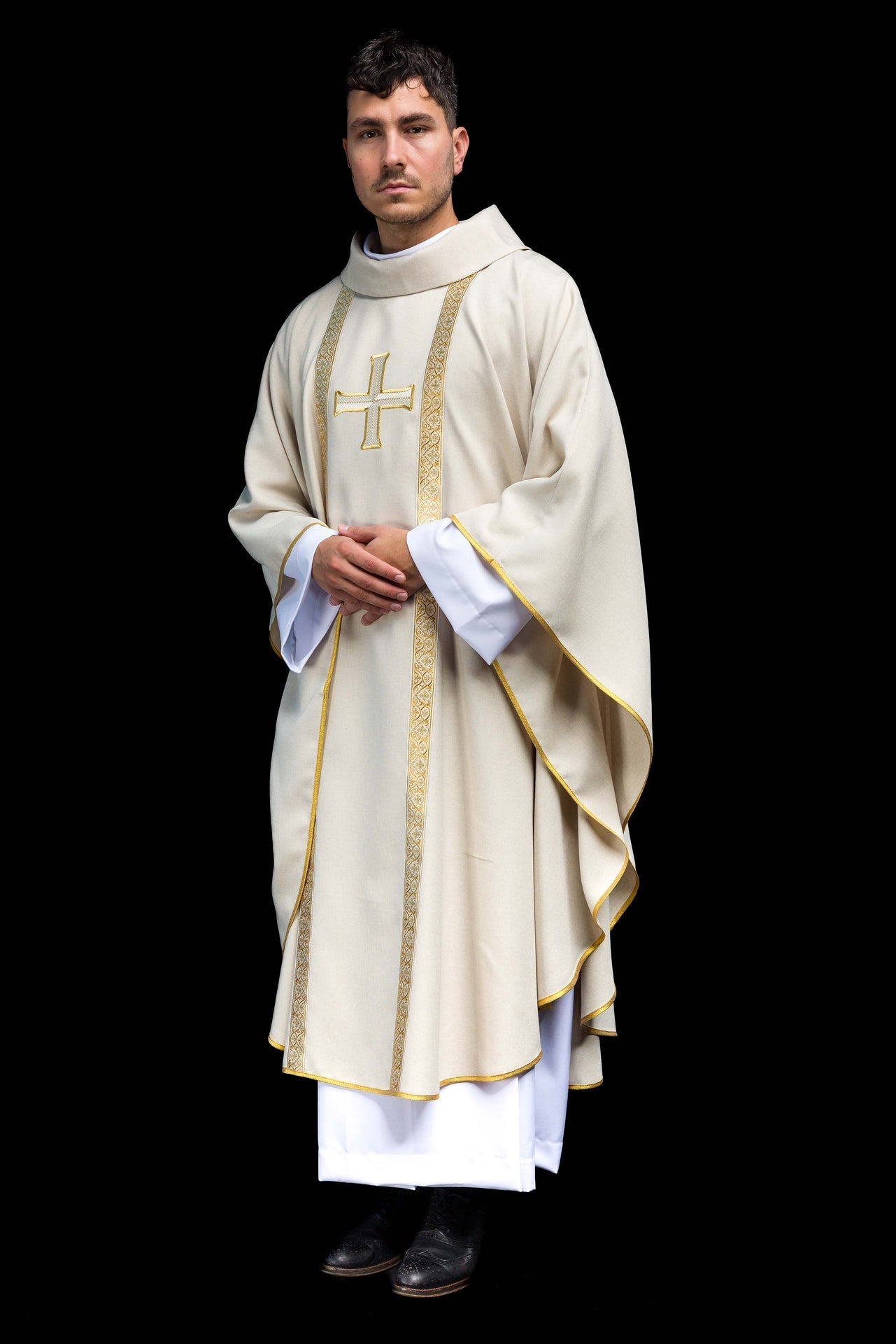 Chasuble liturgique écru avec croix brodée et bandes jacquard KOR/975/05/70 - CHASUBLES.FR