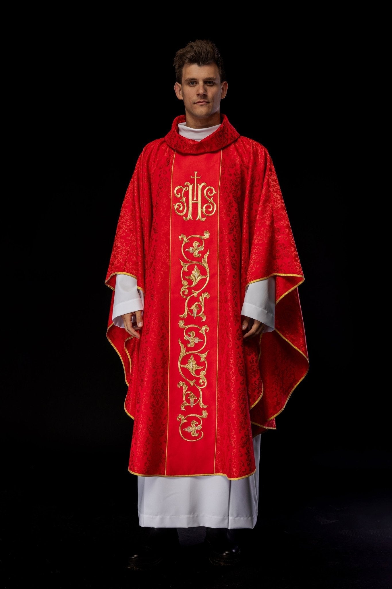 Chasuble liturgique rouge avec ceinture IHS richement décorée S - 7059 - 02 - 67 - CHASUBLES.FR