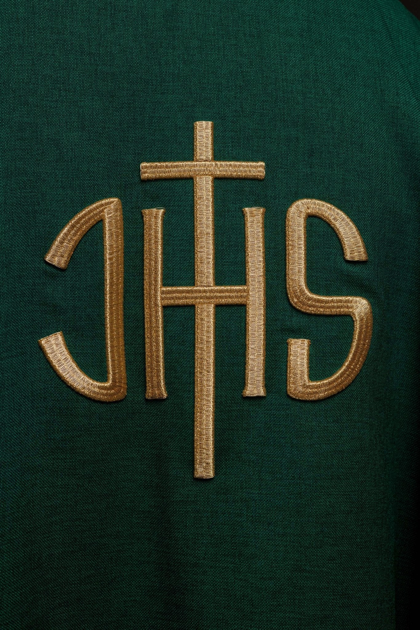 Chasuble liturgique verte avec broderie dorée IHS KOA/001/01/70 - CHASUBLES.FR