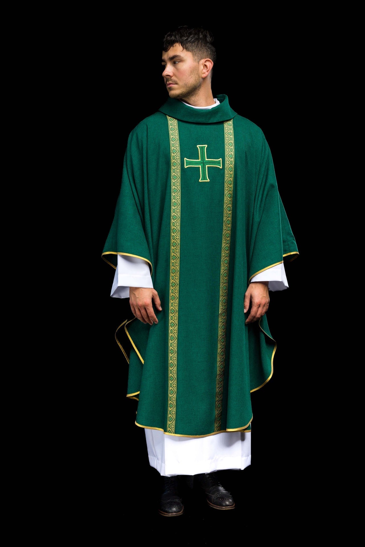 Chasuble liturgique verte avec croix brodée et bandes jacquard KOR/975/01/70 - CHASUBLES.FR