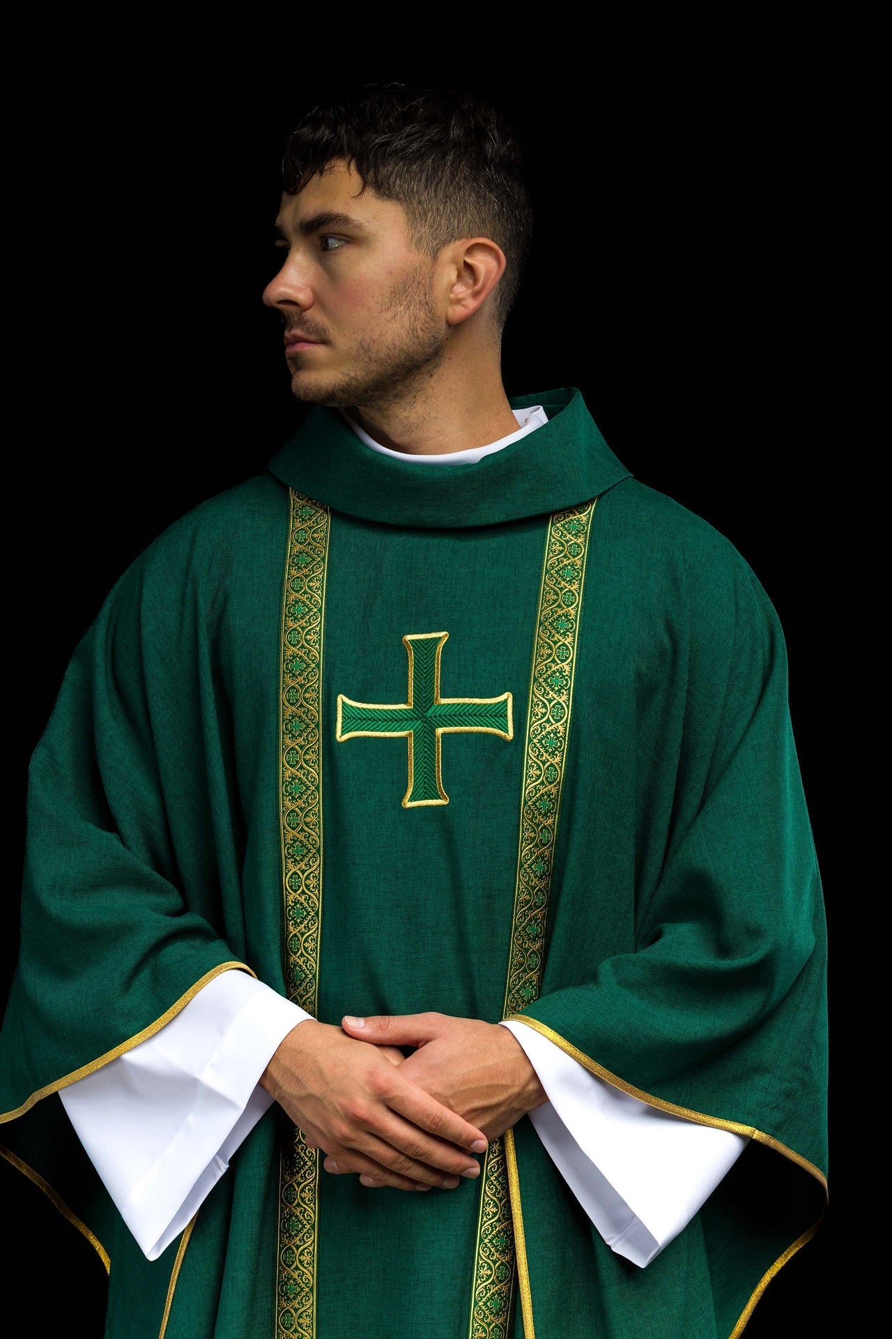 Chasuble liturgique verte avec croix brodée et bandes jacquard KOR/975/01/70 - CHASUBLES.FR