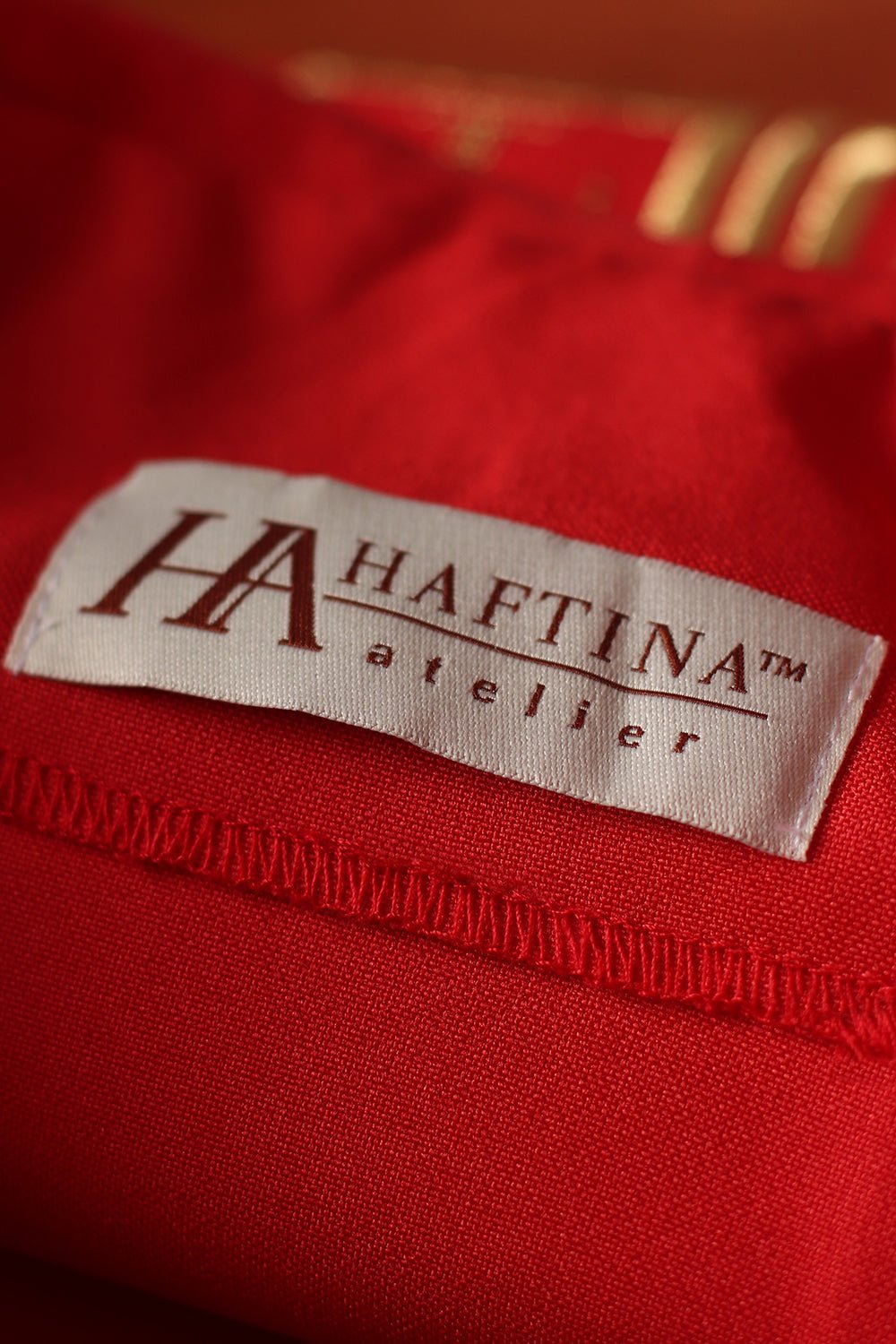 Chasuble rouge avec broderie IHS dorée KOR/032/02/12 CZERWONY - CHASUBLES.FR