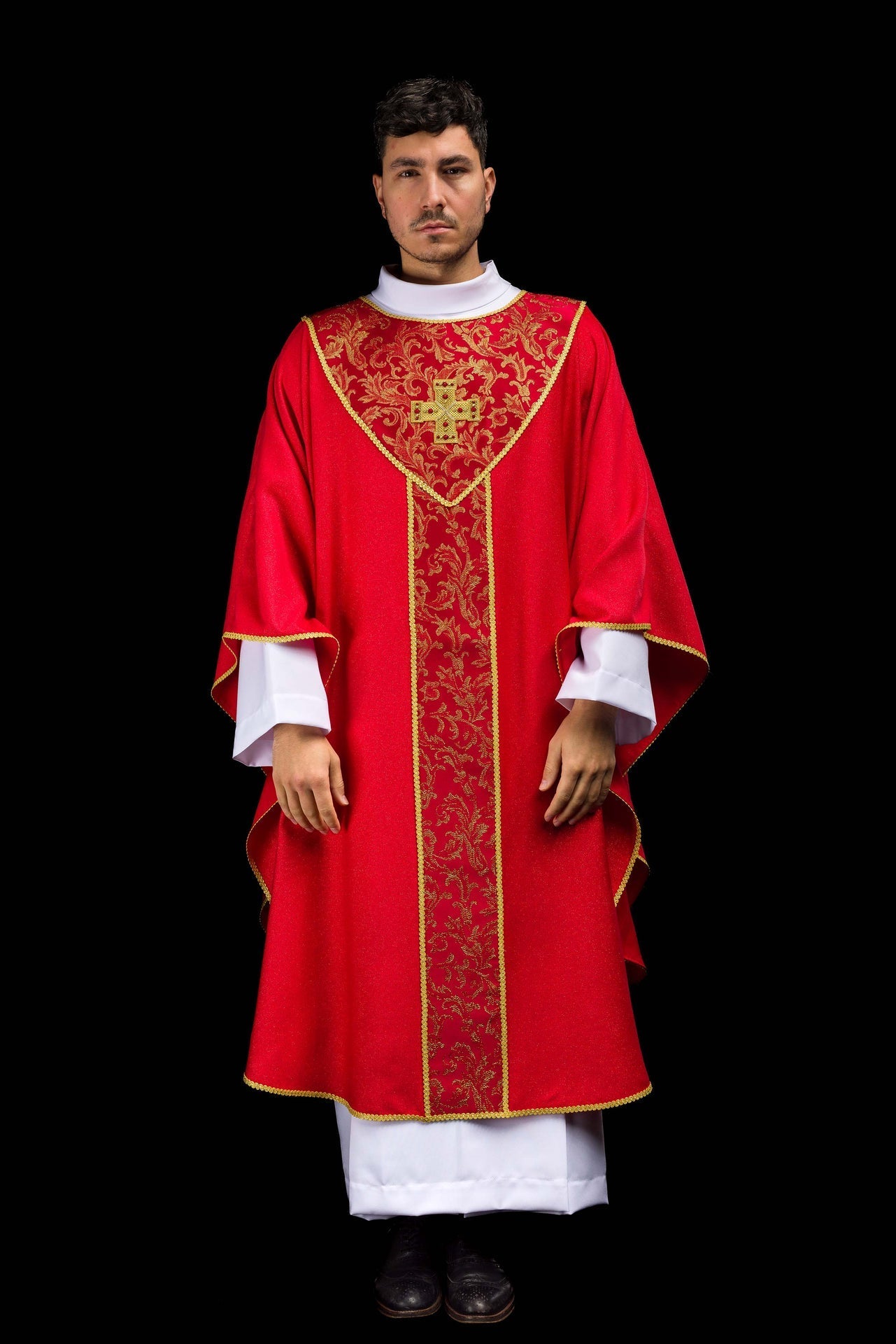 Chasuble rouge avec croix ornée de tissu jacquard LE/7075/02 - CHASUBLES.FR