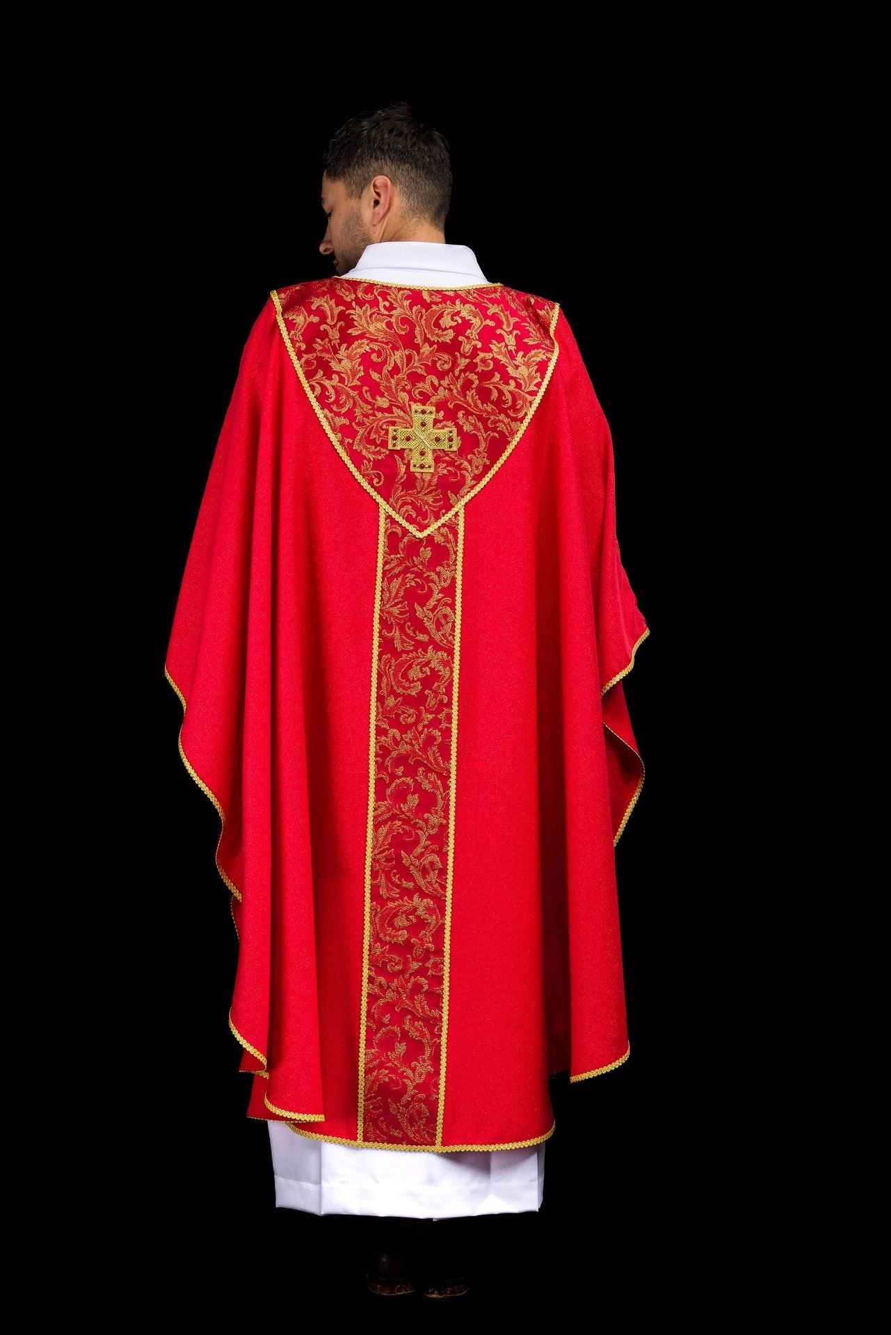 Chasuble rouge avec croix ornée de tissu jacquard LE/7075/02 - CHASUBLES.FR