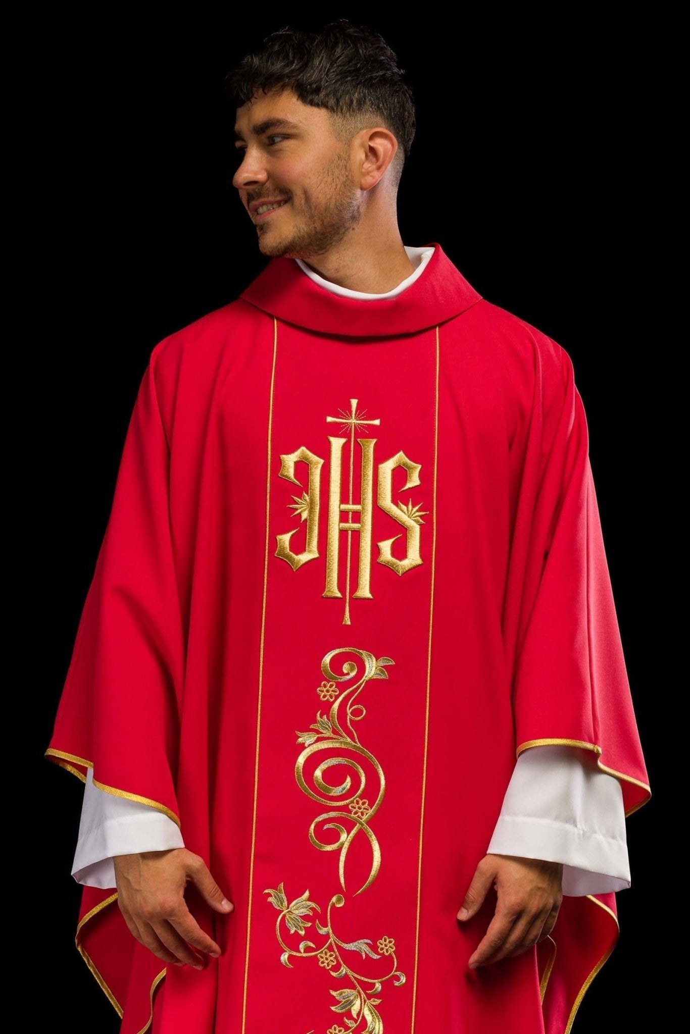 Chasuble rouge brodée de l'IHS KOR/031/02/01 CZERWONY - CHASUBLES.FR