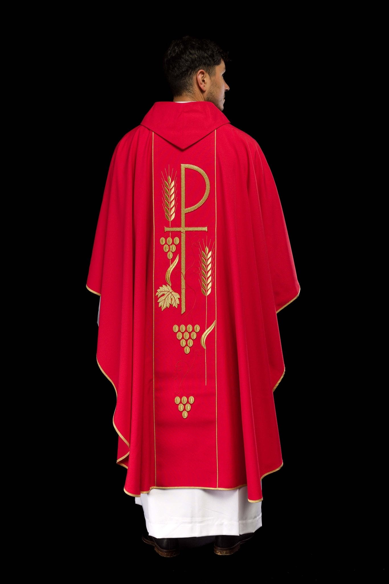 Chasuble rouge brodée du motif du calice de l'IHS KOR/001/02/01 CZERWONY - CHASUBLES.FR