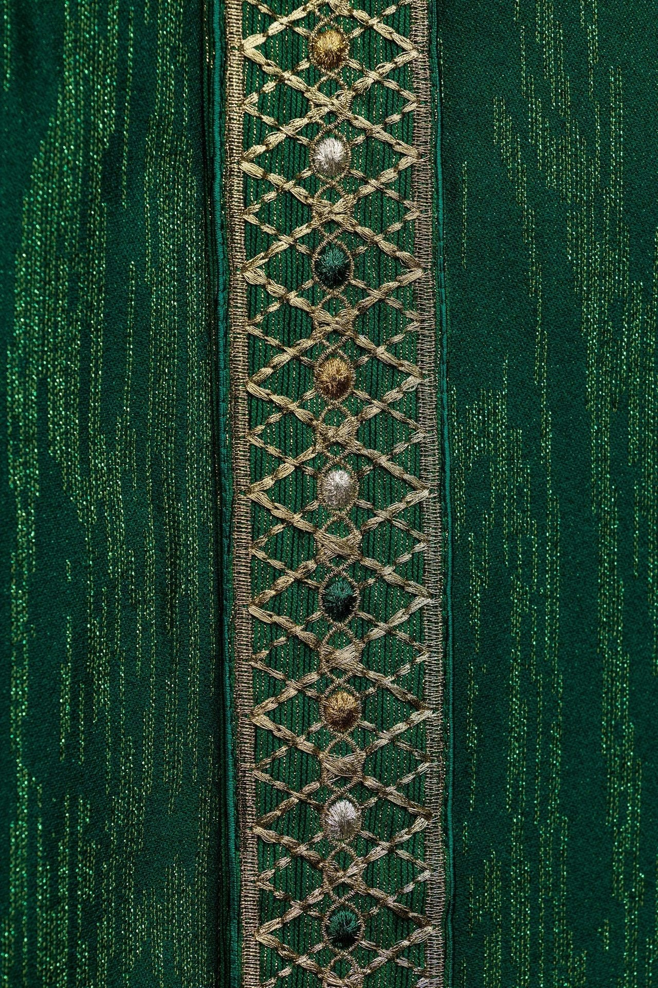 Chasuble verte avec bande et col brodés LE/7033/01 - CHASUBLES.FR