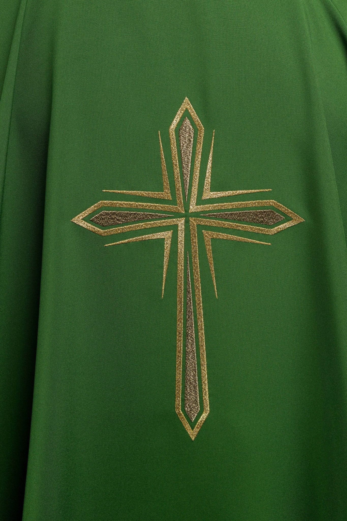 Chasuble verte avec broderie en croix KOR/037/01/12 ZIELONY - CHASUBLES.FR