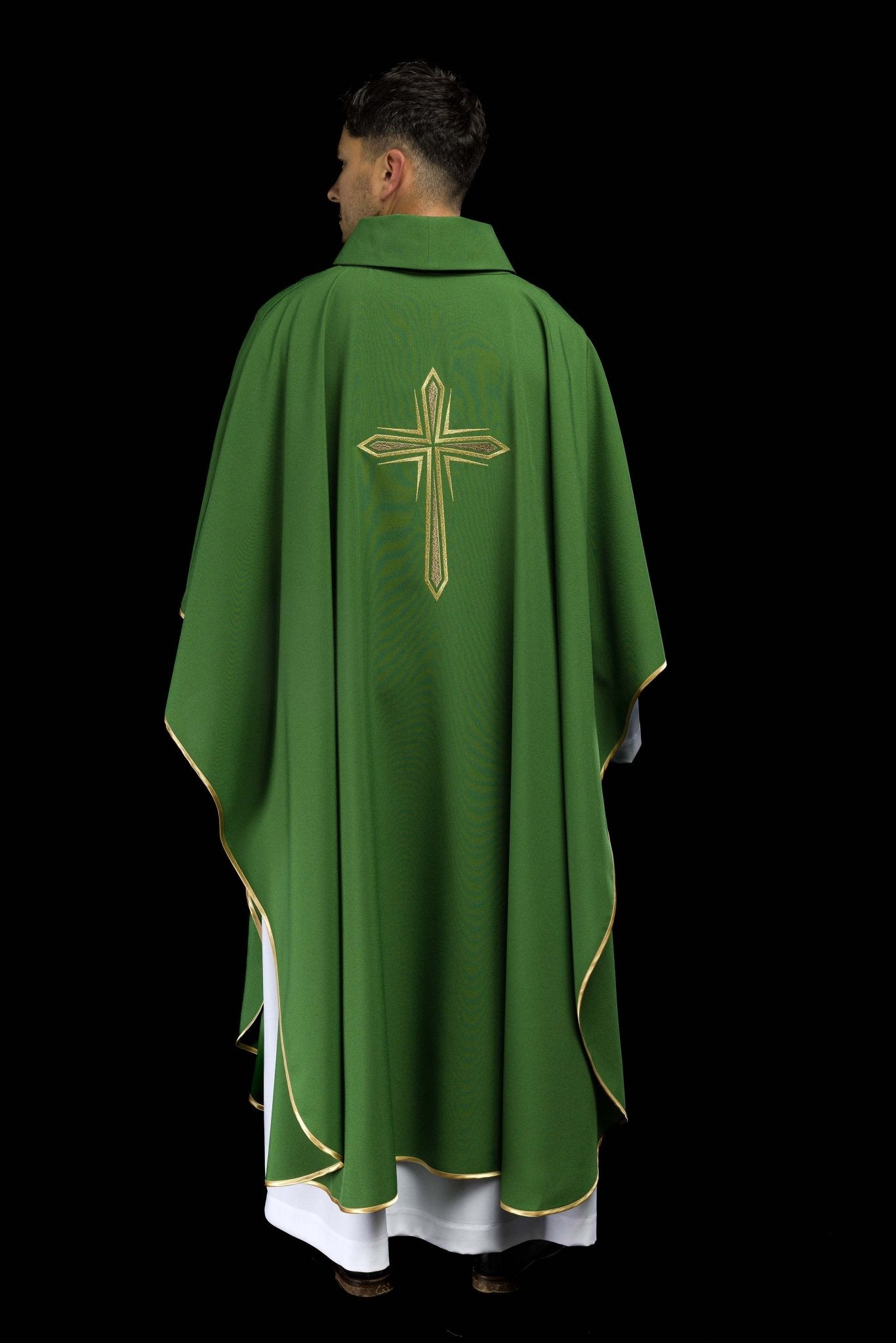 Chasuble verte avec broderie en croix KOR/037/01/12 ZIELONY - CHASUBLES.FR
