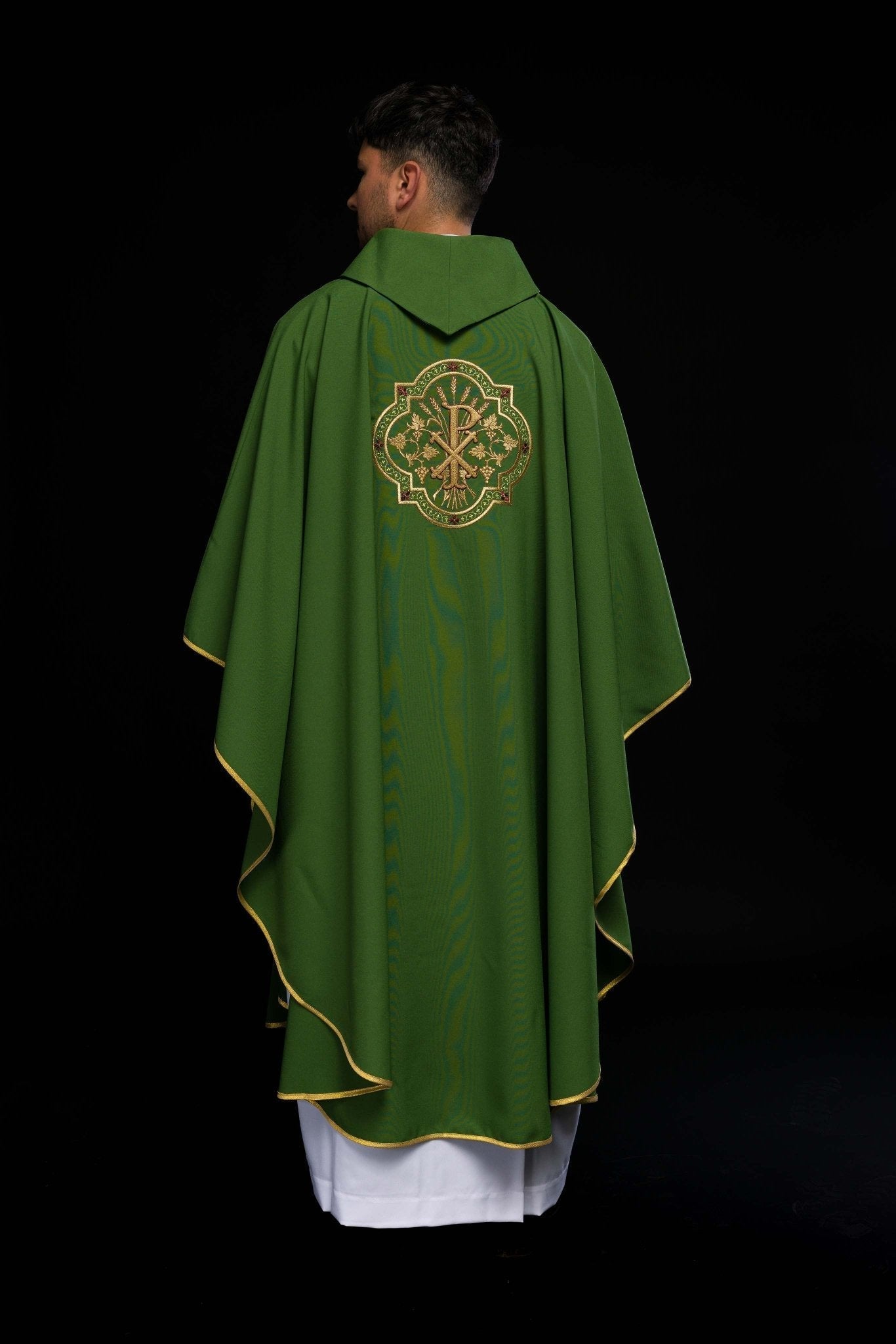 Chasuble verte avec broderie IHS et PAX KOR/119/01/01 ZIELONY - CHASUBLES.FR