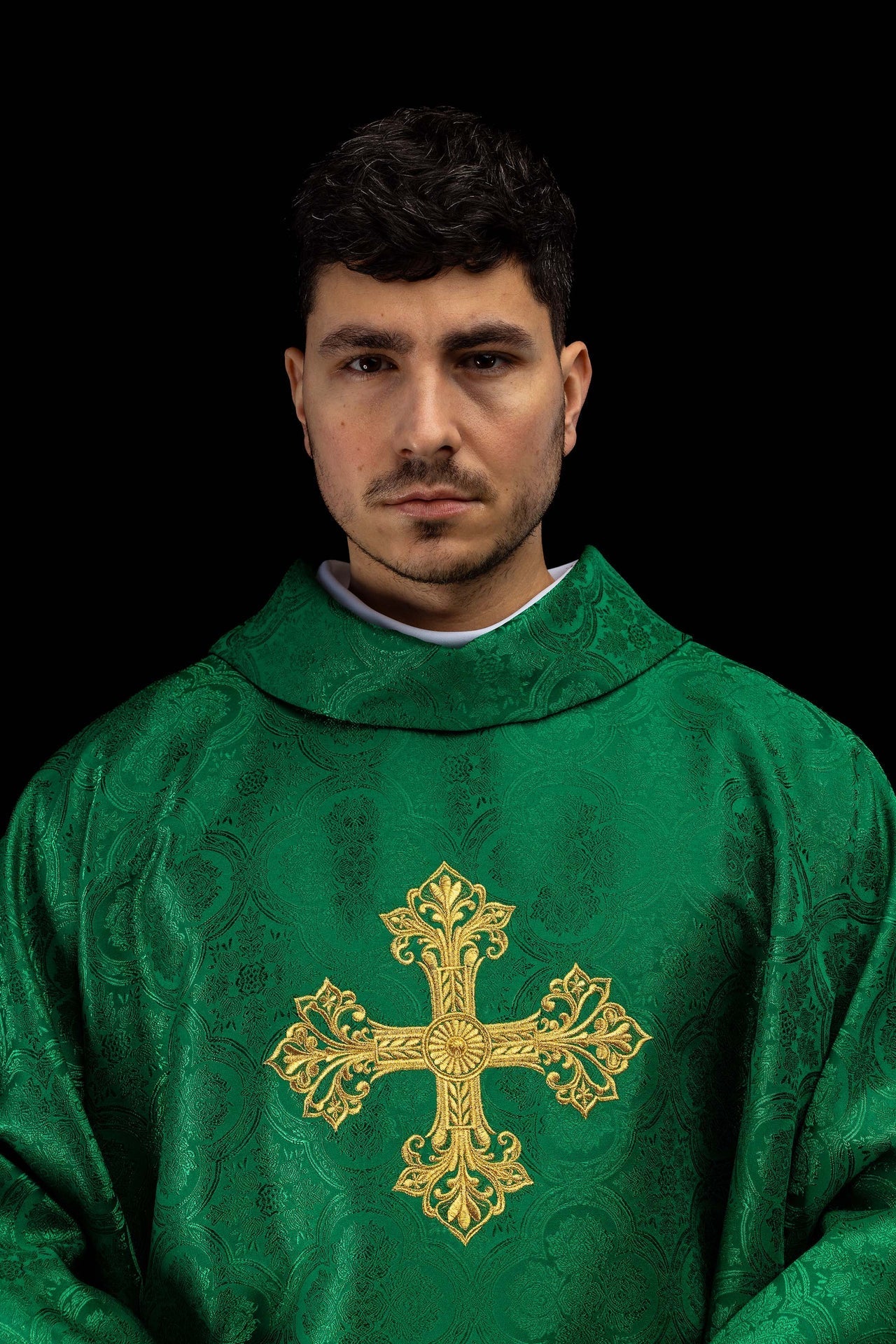 Chasuble verte avec croix tissu jacquard KOR/403/01/11 - CHASUBLES.FR