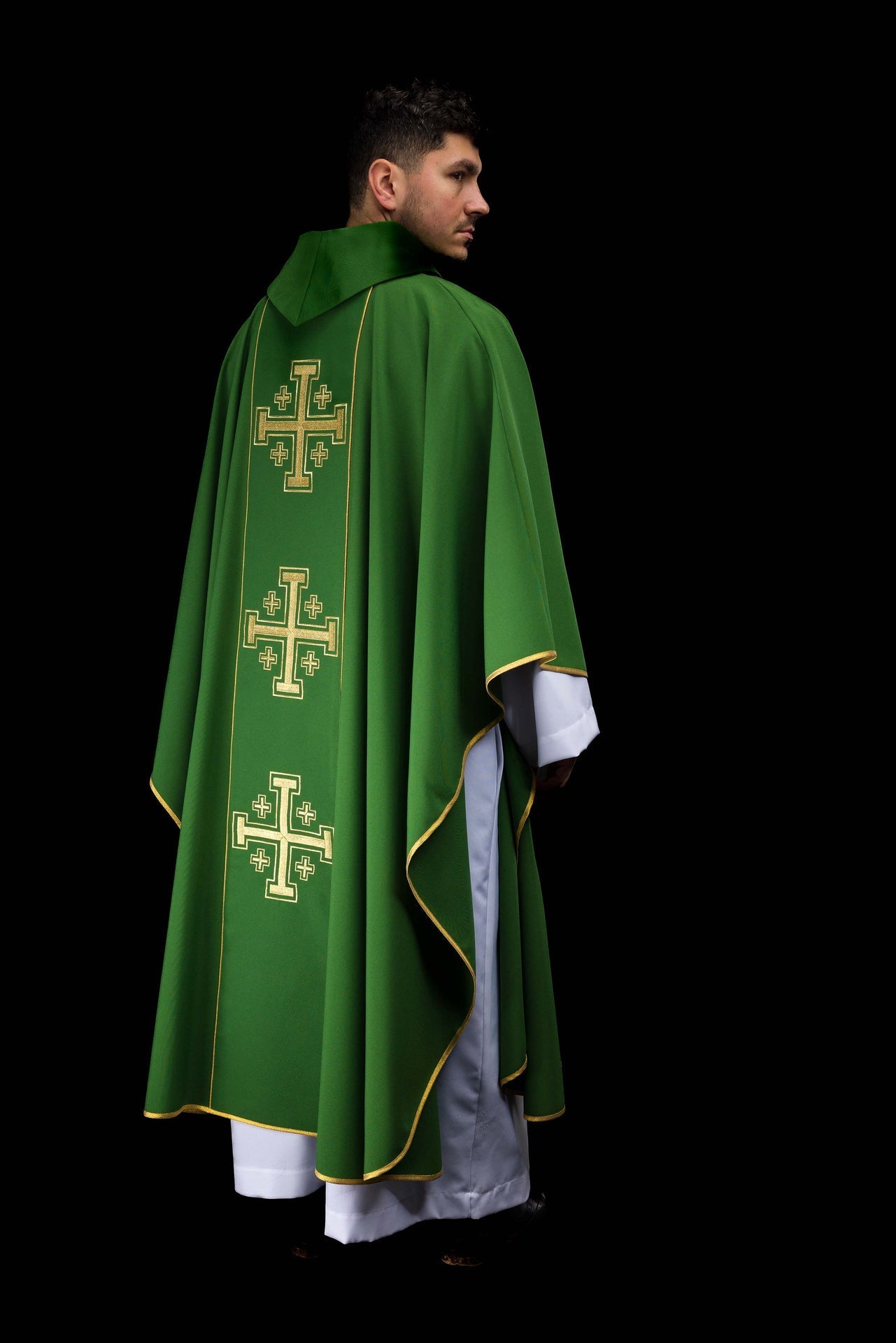 Chasuble verte brodée avec bande et croix de Jérusalem KDT/7046/01/01 - CHASUBLES.FR