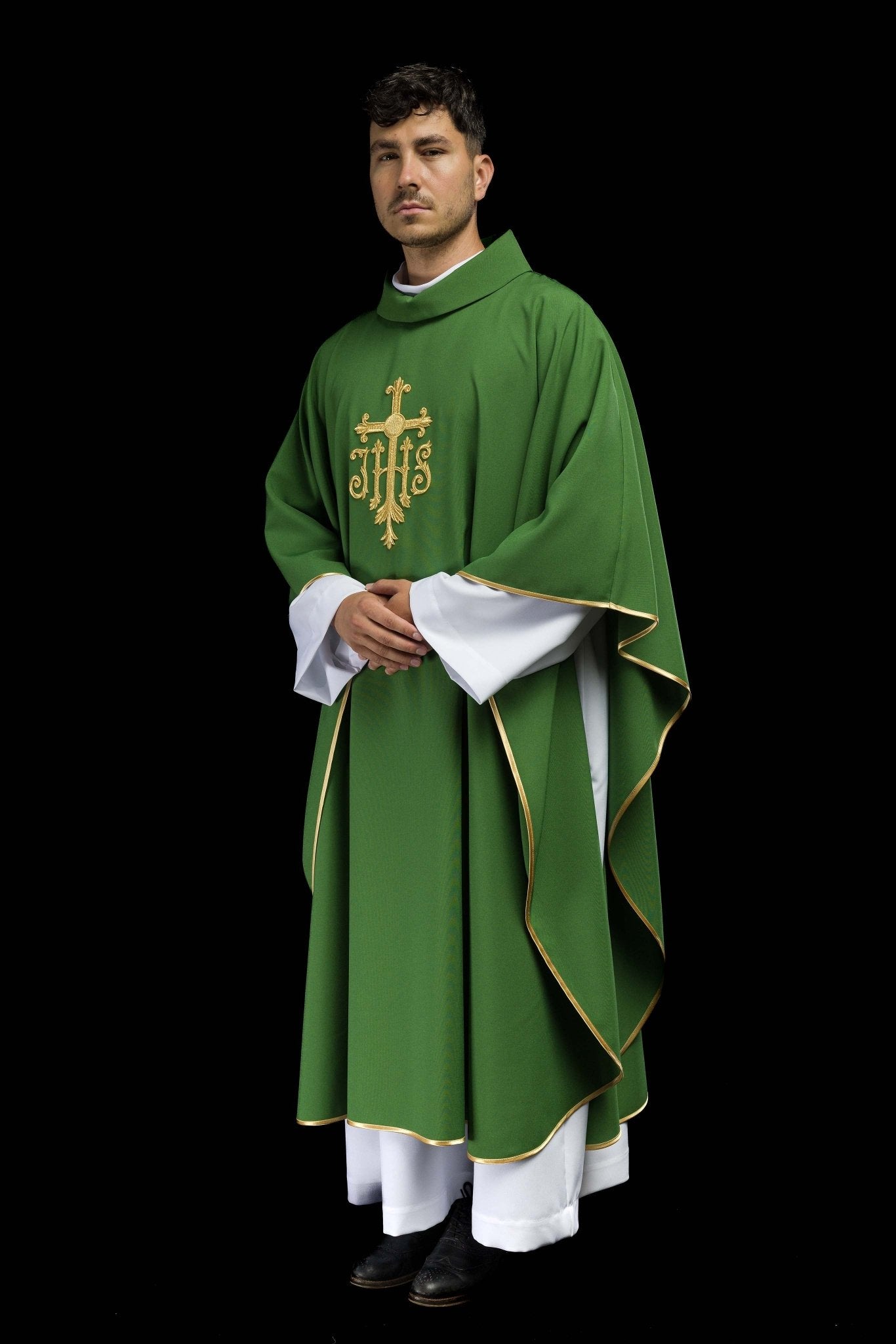 Chasuble verte JHS avec broderie en relief KOR/255/01/12 - CHASUBLES.FR