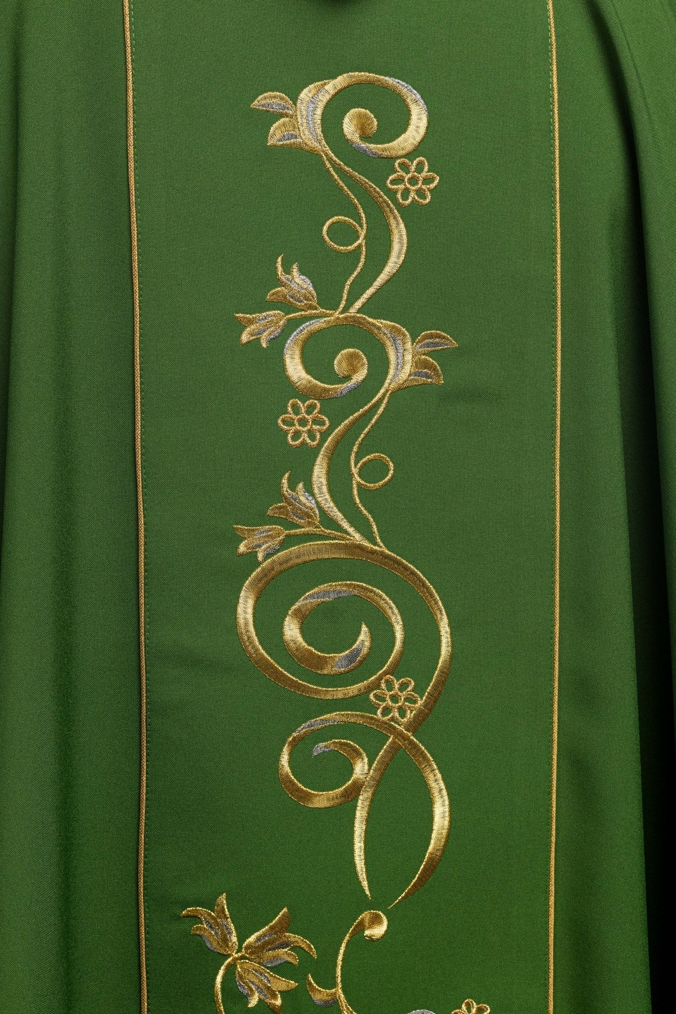Chasuble verte richement décorée avec motif doré et large bande IHS KOR/031/01/01 ZIELONY - CHASUBLES.FR