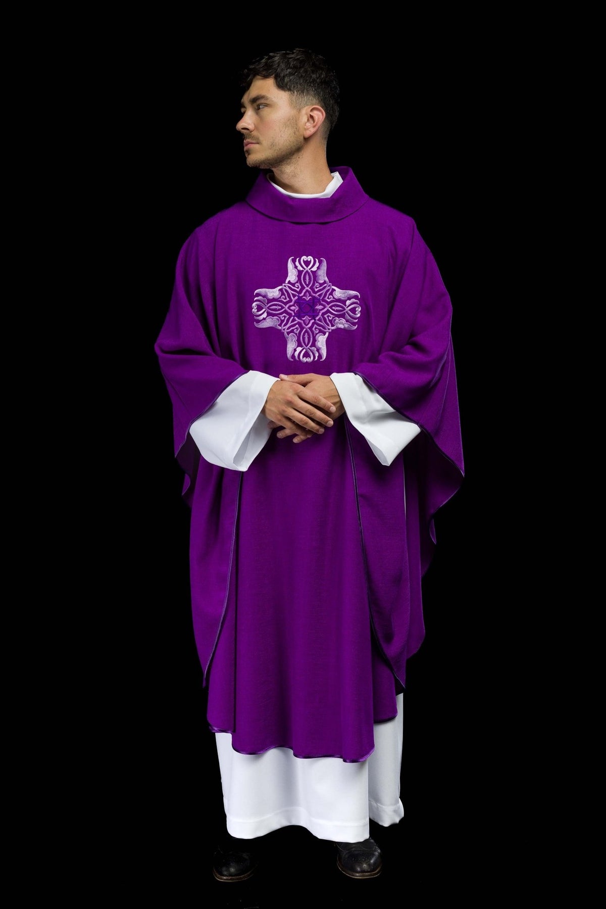 Chasuble violette avec broderie de la Croix HA7035-03 FIOLET - CHASUBLES.FR