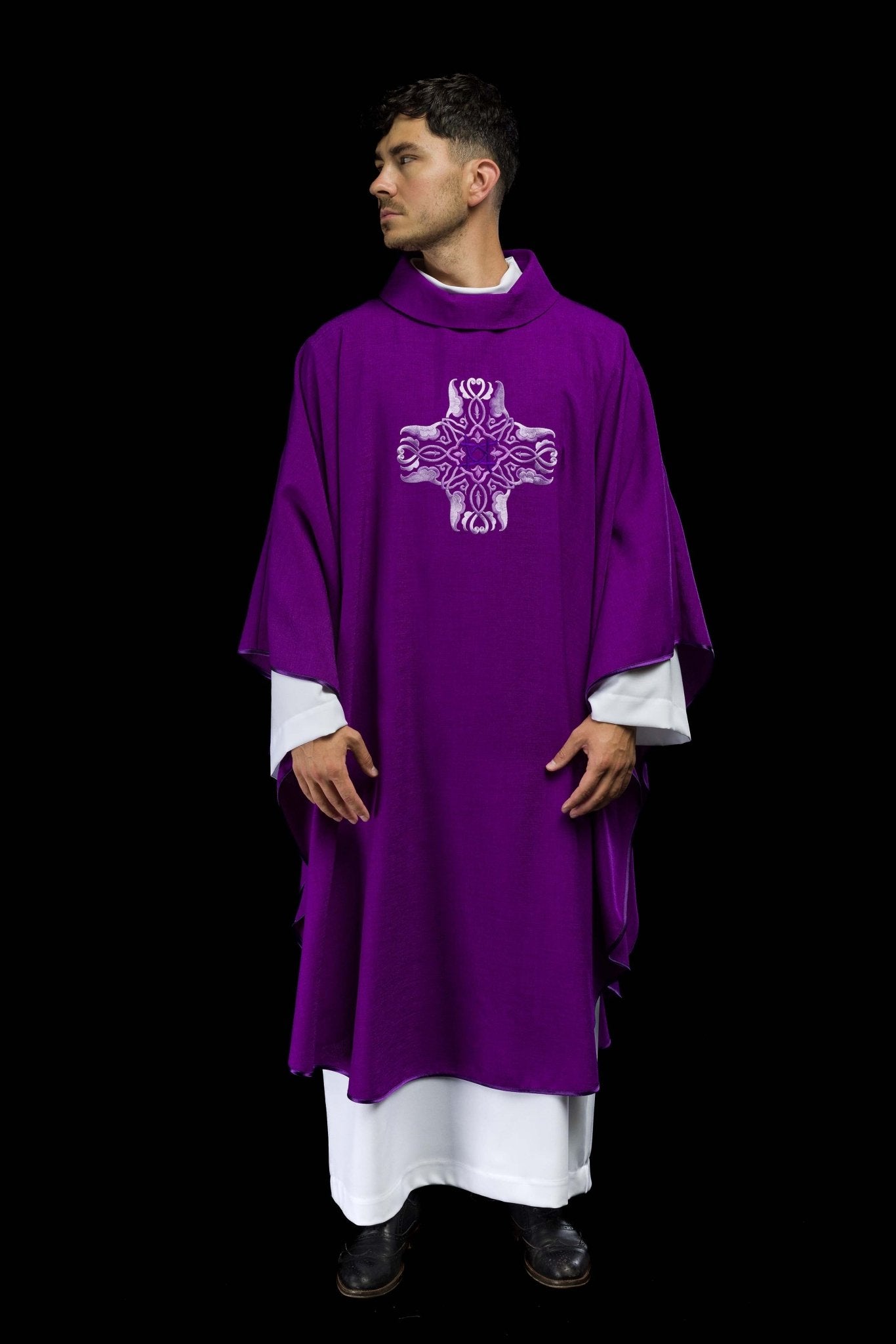 Chasuble violette avec broderie de la Croix HA7035-03 FIOLET - CHASUBLES.FR