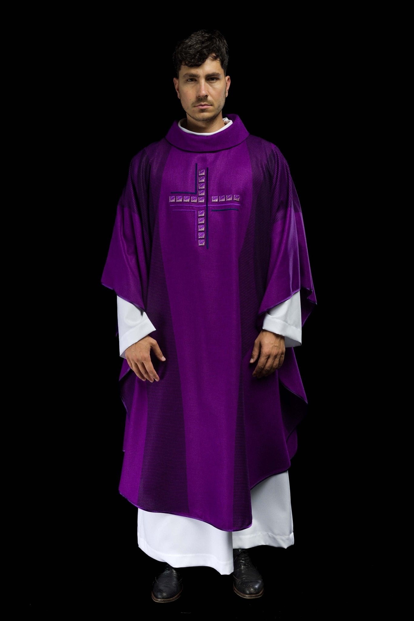 Chasuble violette avec croix HA7036-03 FIOLET - CHASUBLES.FR