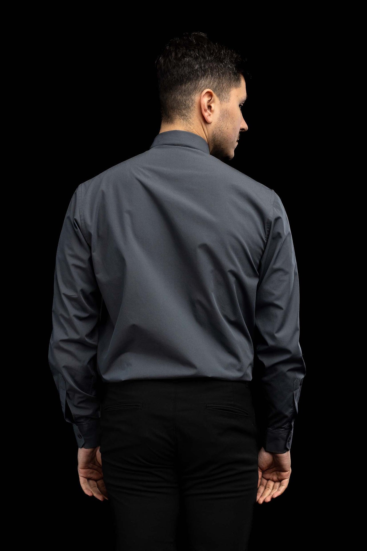 Chemise clergyman gris foncé à manches longues avec col romain KSZ/001/209/DR/38 - CHASUBLES.FR