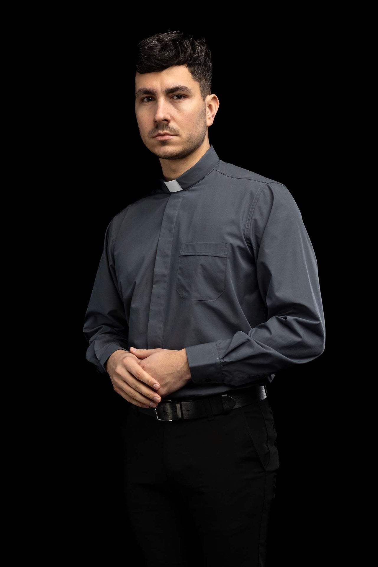 Chemise clergyman gris foncé à manches longues avec col romain KSZ/001/209/DR/38 - CHASUBLES.FR