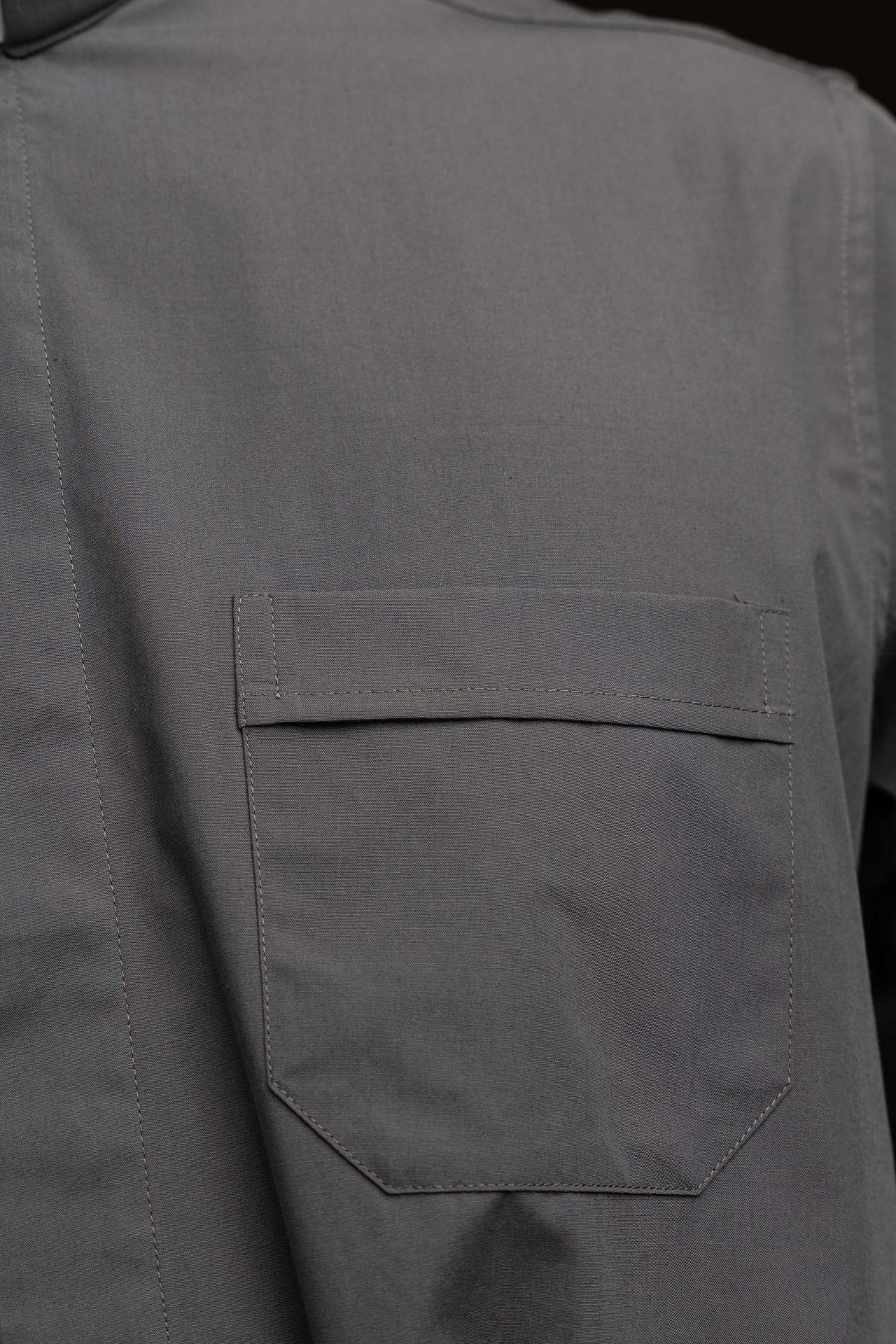 Chemise clergyman gris foncé à manches longues avec col romain KSZ/001/209/DR/38 - CHASUBLES.FR
