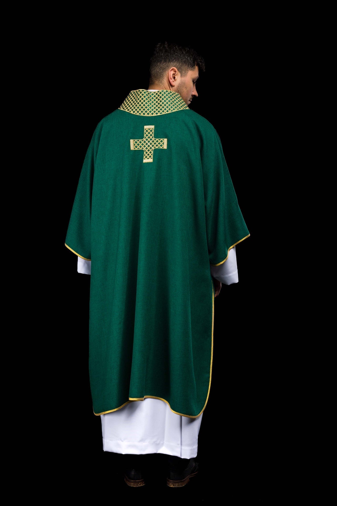 Dalmatic verte avec croix brodées et col brodé S-1070-01-70-D DALMATYK - CHASUBLES.FR