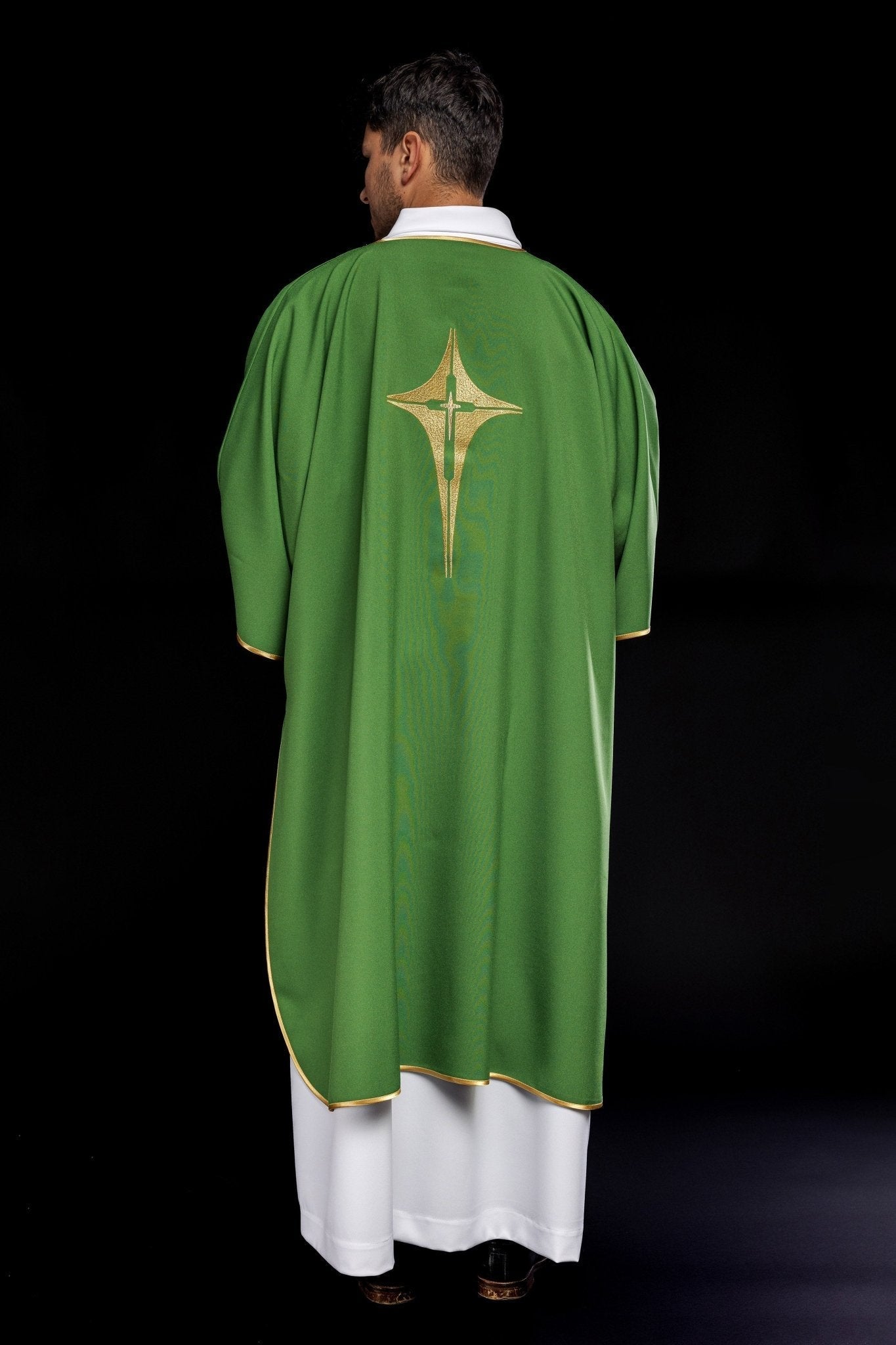 Dalmatie verte avec croix brodée en or KDL/214/01/12/D - CHASUBLES.FR