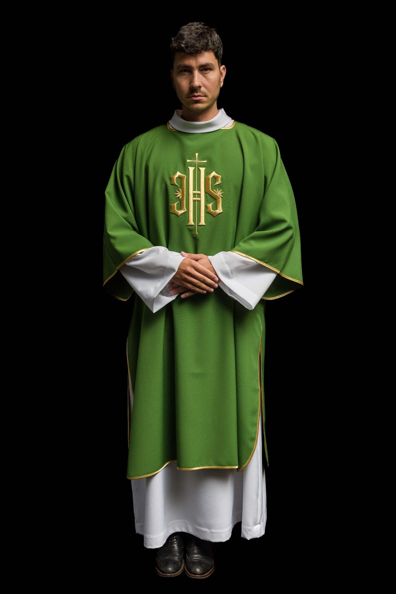 Dalmatien vert avec IHS brodé d'or KDL/215/01/12/D - CHASUBLES.FR