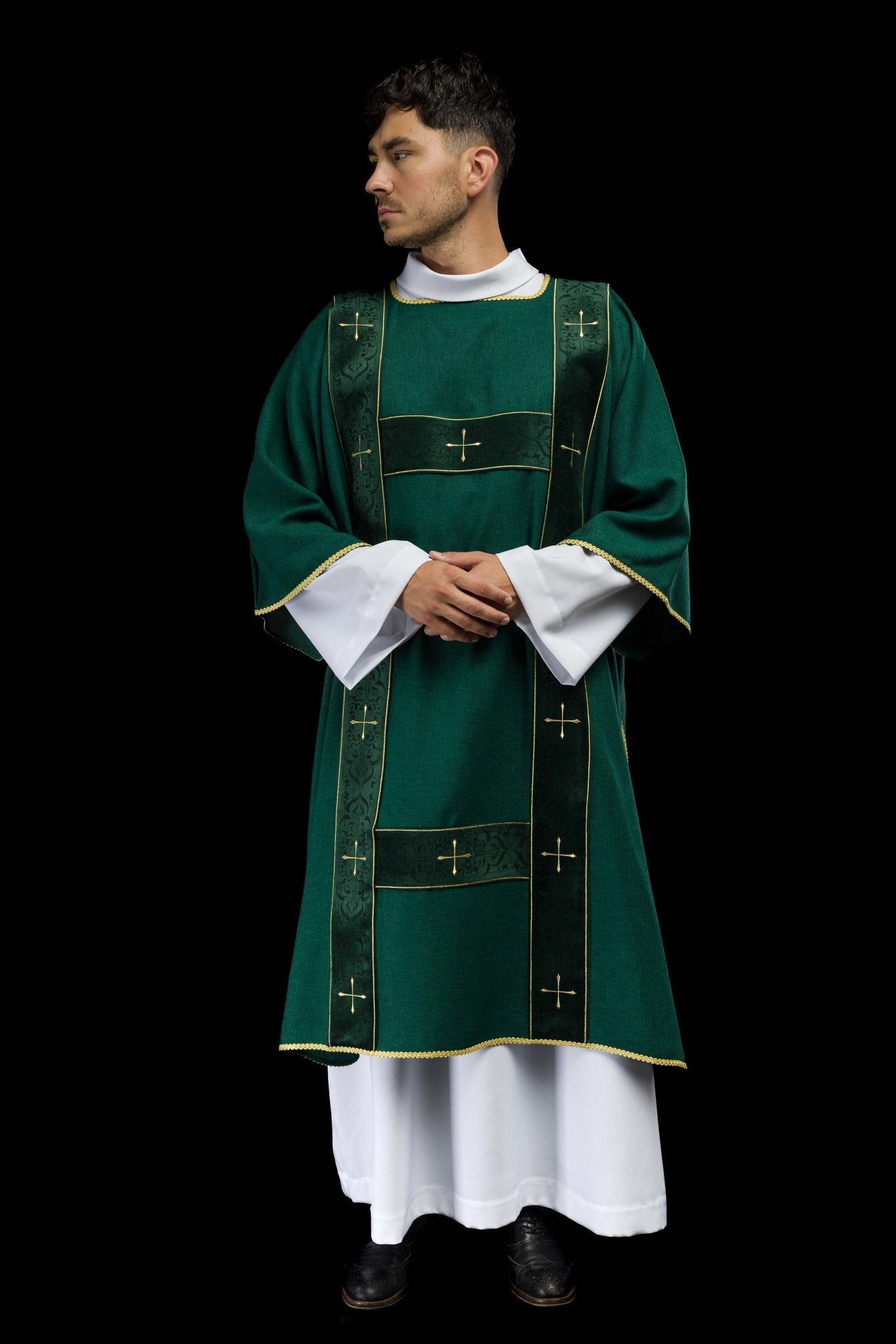 Dalmatique avec bandes en velours et croix dorées brodées verte LE/1073/01/B - CHASUBLES.FR