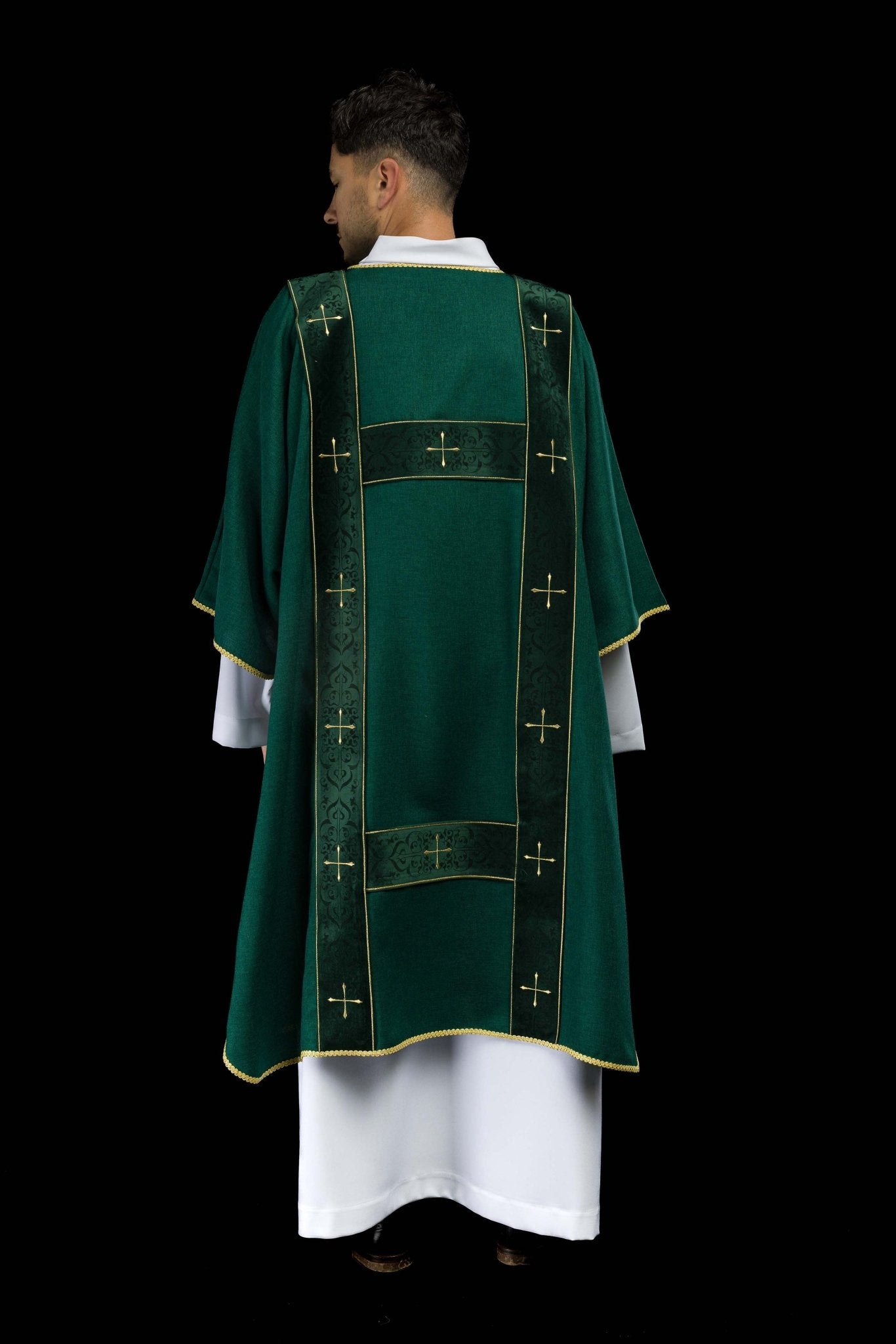 Dalmatique avec bandes en velours et croix dorées brodées verte LE/1073/01/B - CHASUBLES.FR