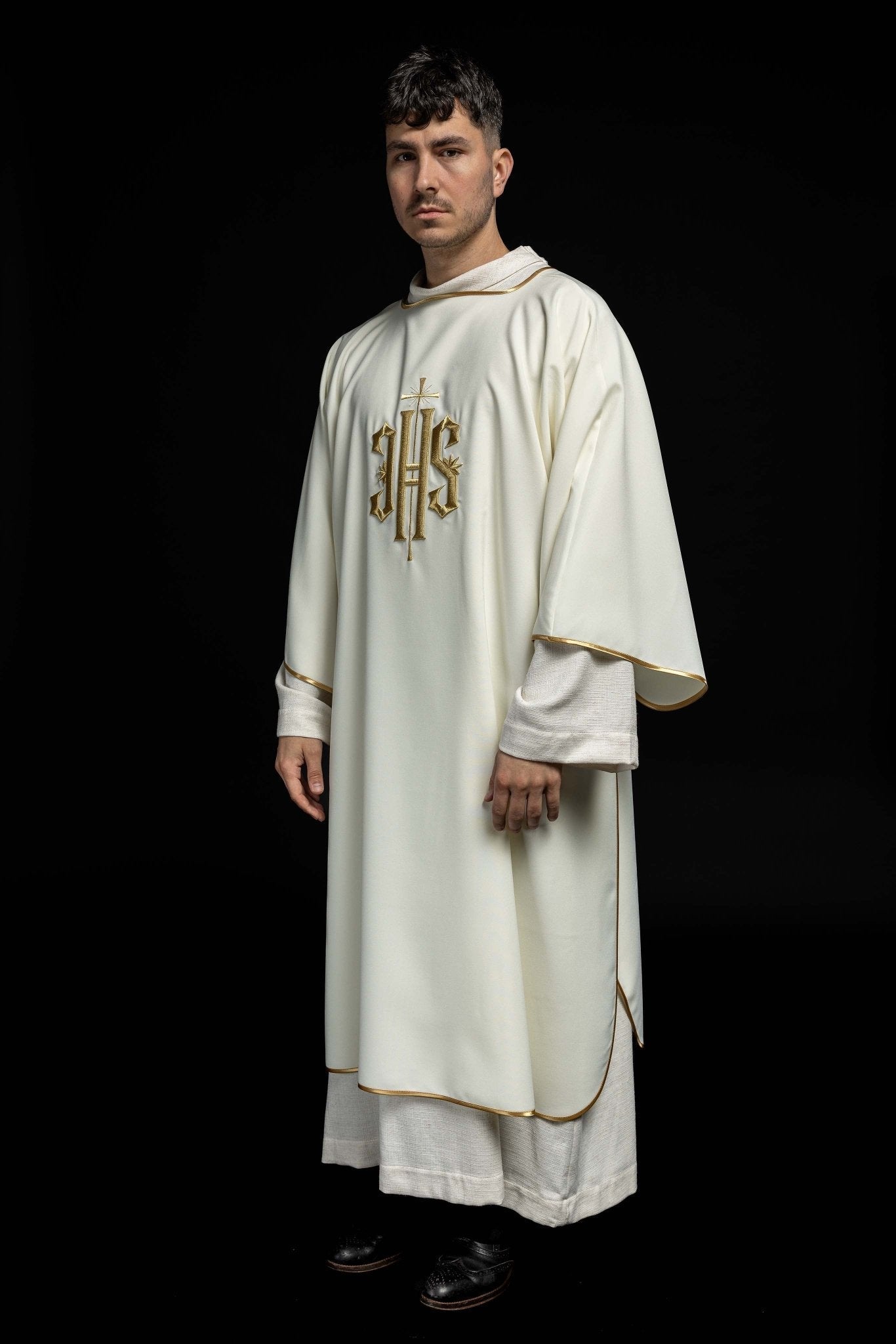 Dalmatique avec broderie IHS dorée KDL/215/05/12/D - CHASUBLES.FR
