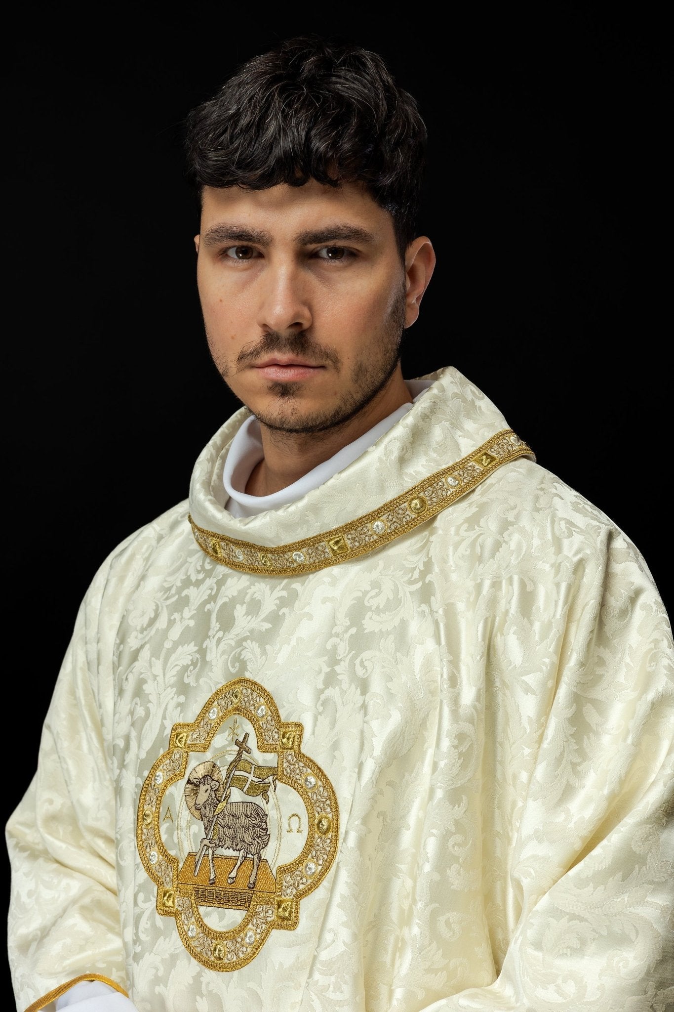 Dalmatique avec l'Agneau de Pâques confectionnée dans un tissu décoratif S - 1072 - 05 - 88 - D - CHASUBLES.FR