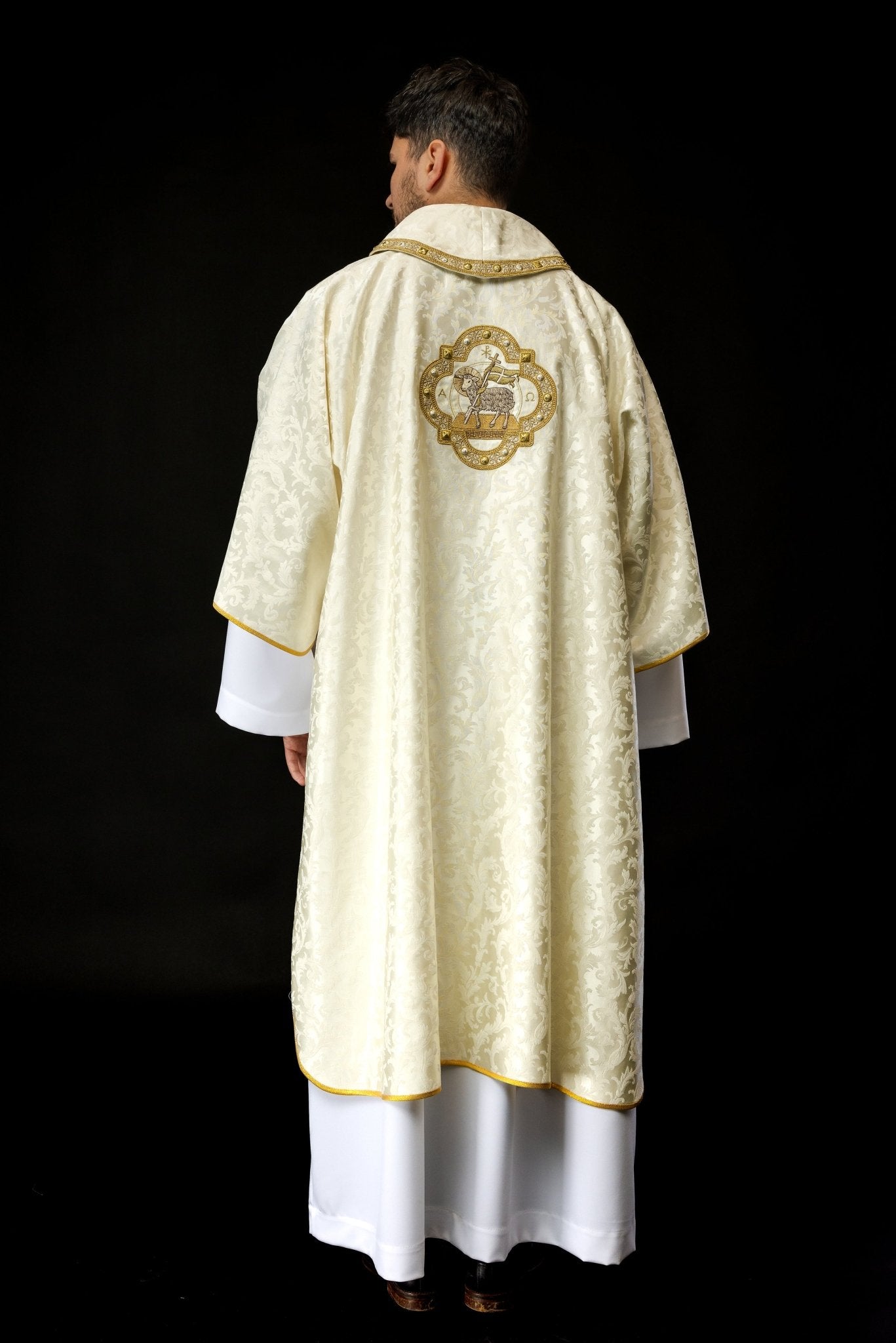 Dalmatique avec l'Agneau de Pâques confectionnée dans un tissu décoratif S - 1072 - 05 - 88 - D - CHASUBLES.FR