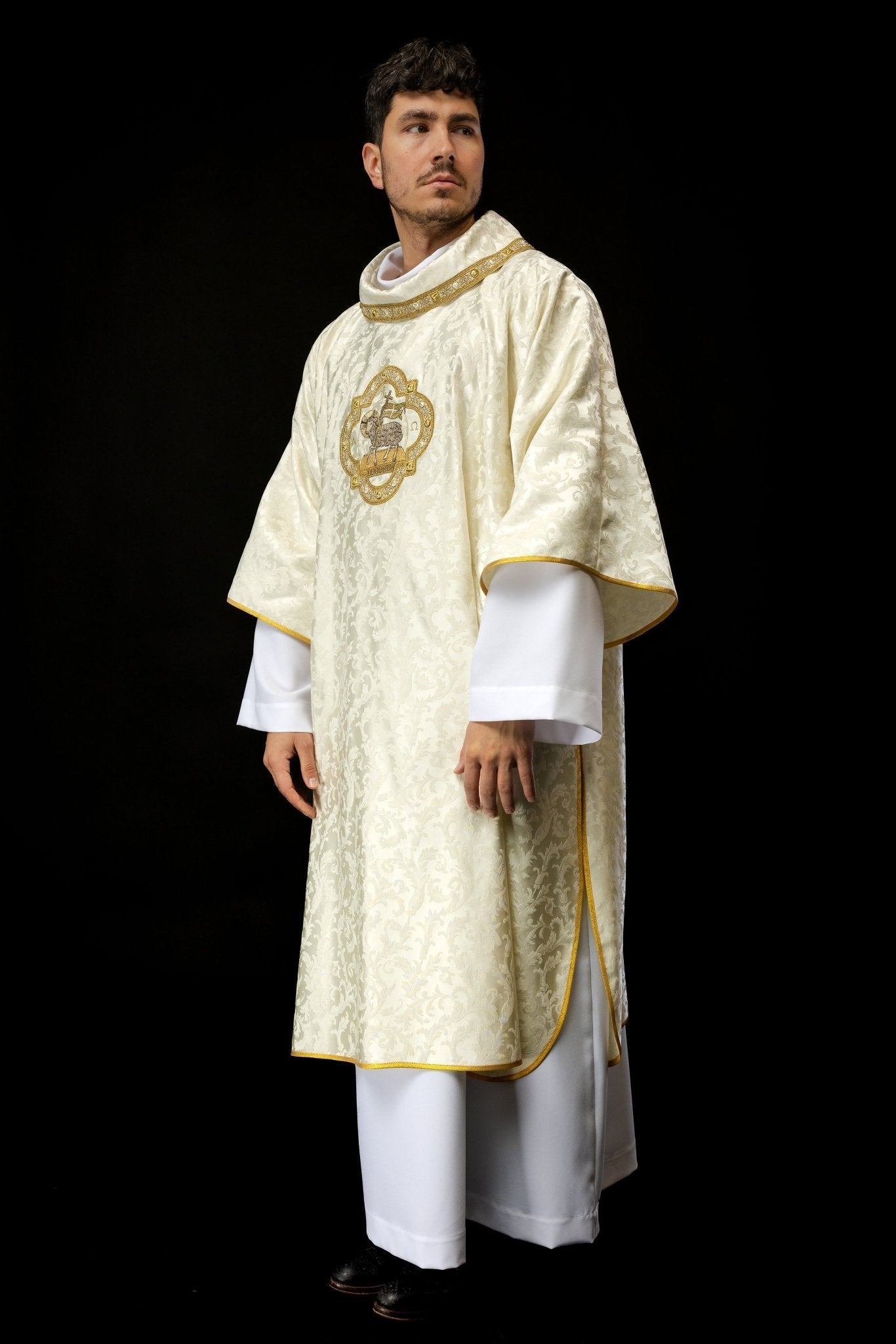 Dalmatique avec l'Agneau de Pâques confectionnée dans un tissu décoratif S - 1072 - 05 - 88 - D - CHASUBLES.FR
