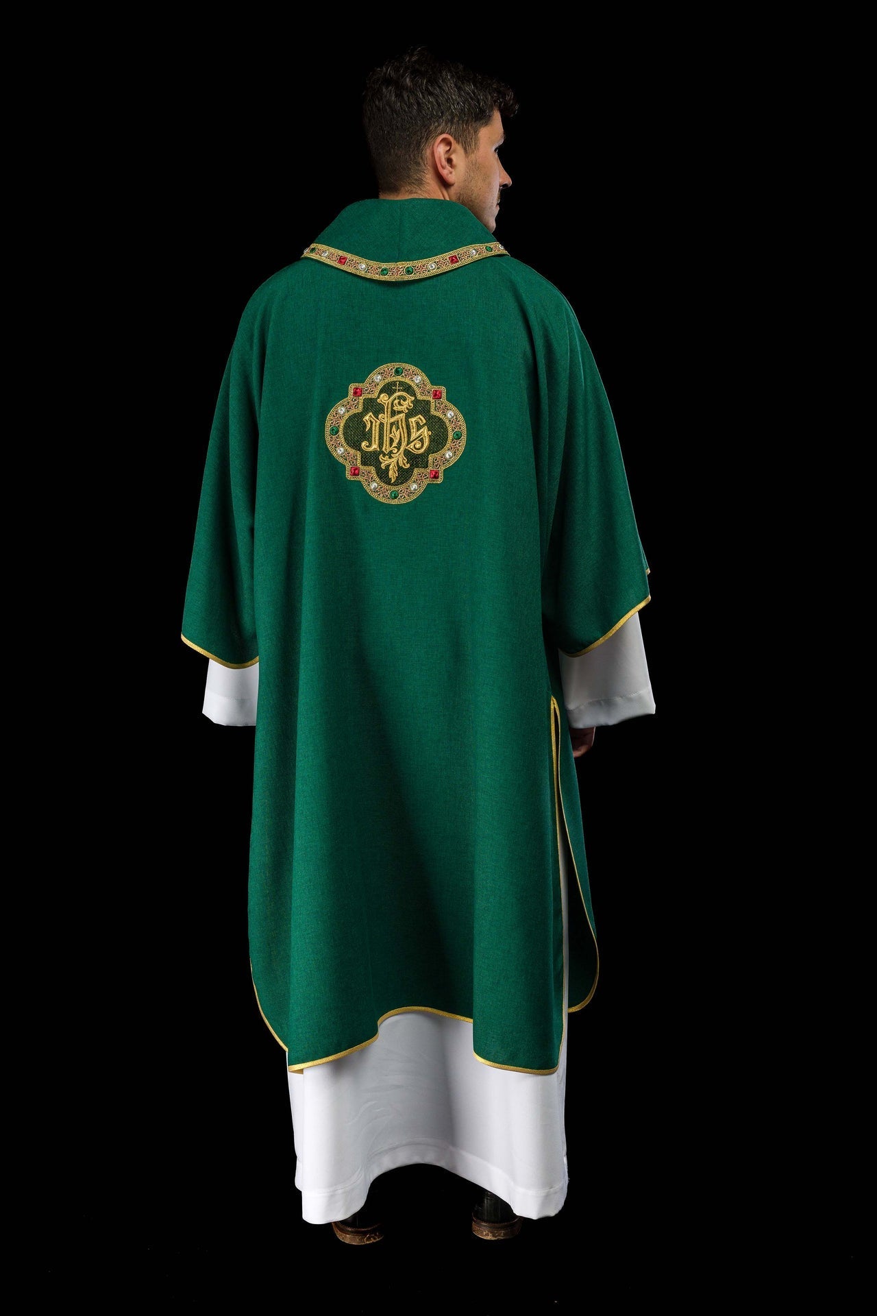 Dalmatique avec le symbole IHS et col de couleur verte S-1073-01-70-D - CHASUBLES.FR