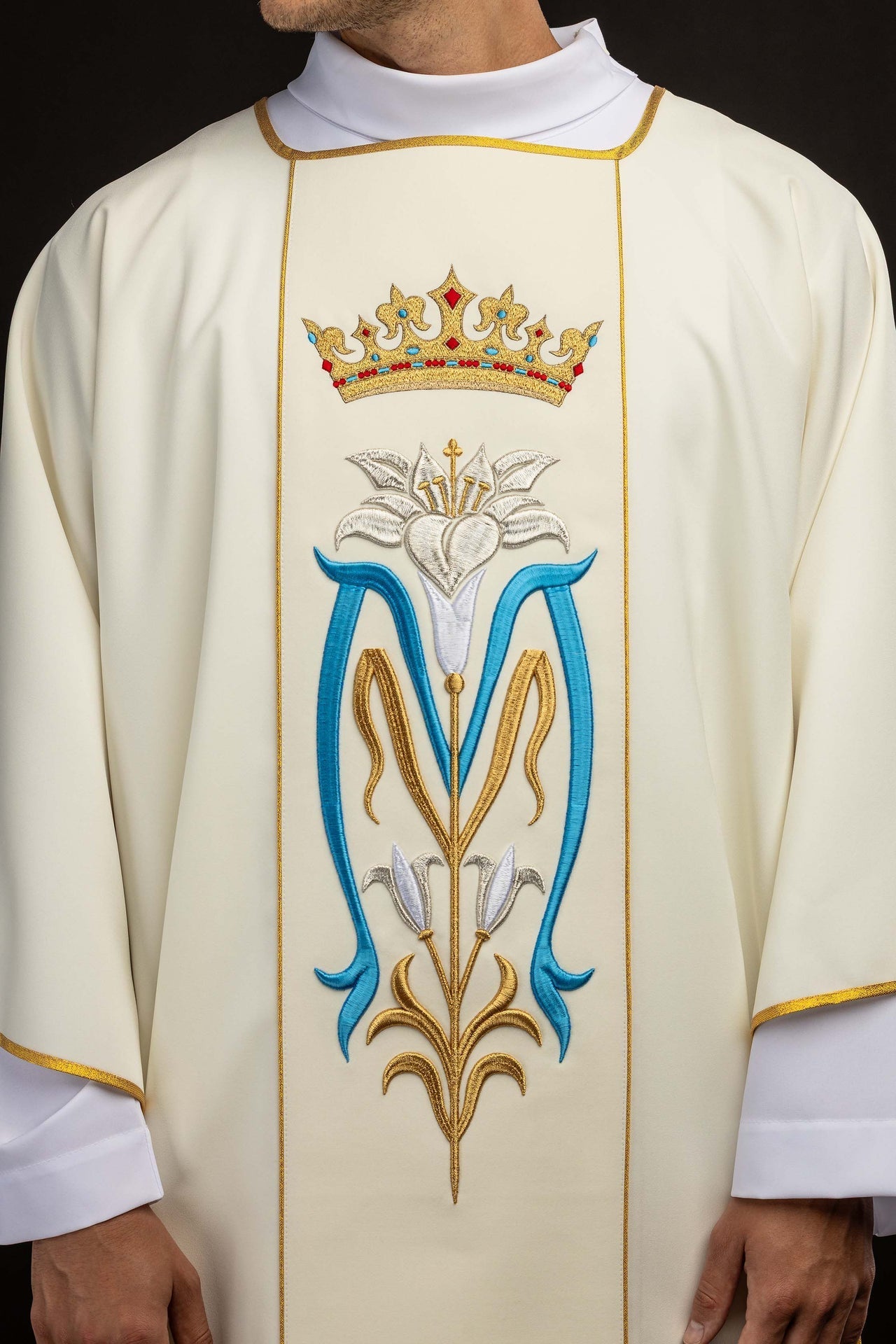 Dalmatique brodée avec symbole marial écru KDL/058/05/01/A ECRU - CHASUBLES.FR