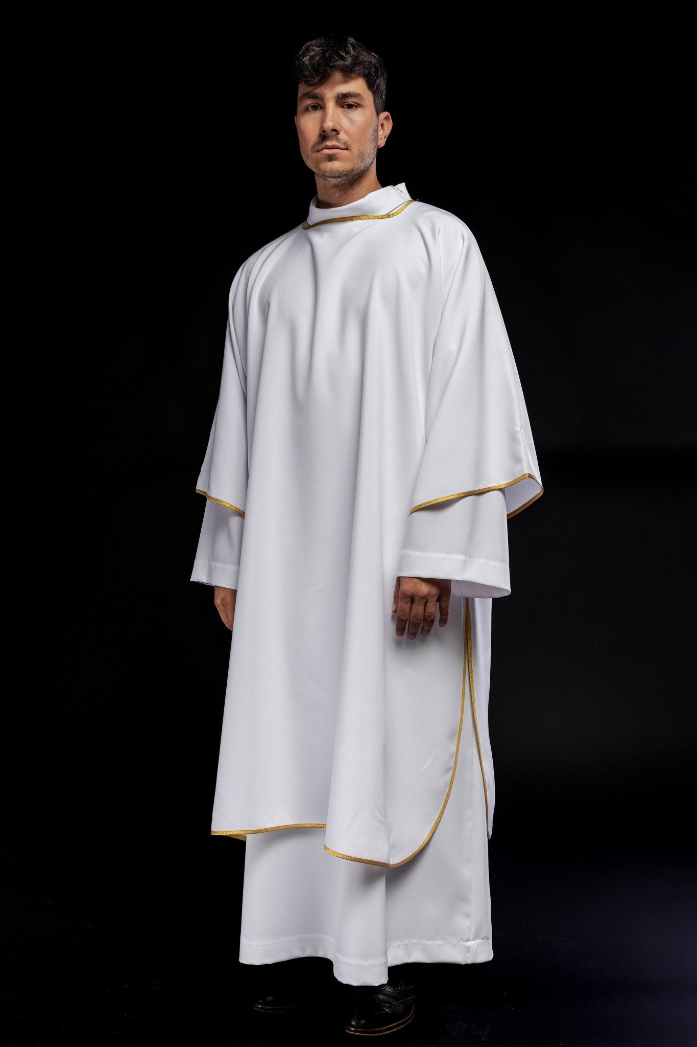 Dalmatique brodée unie avec bordure dorée blanche KDL/1002/04/12/D - CHASUBLES.FR