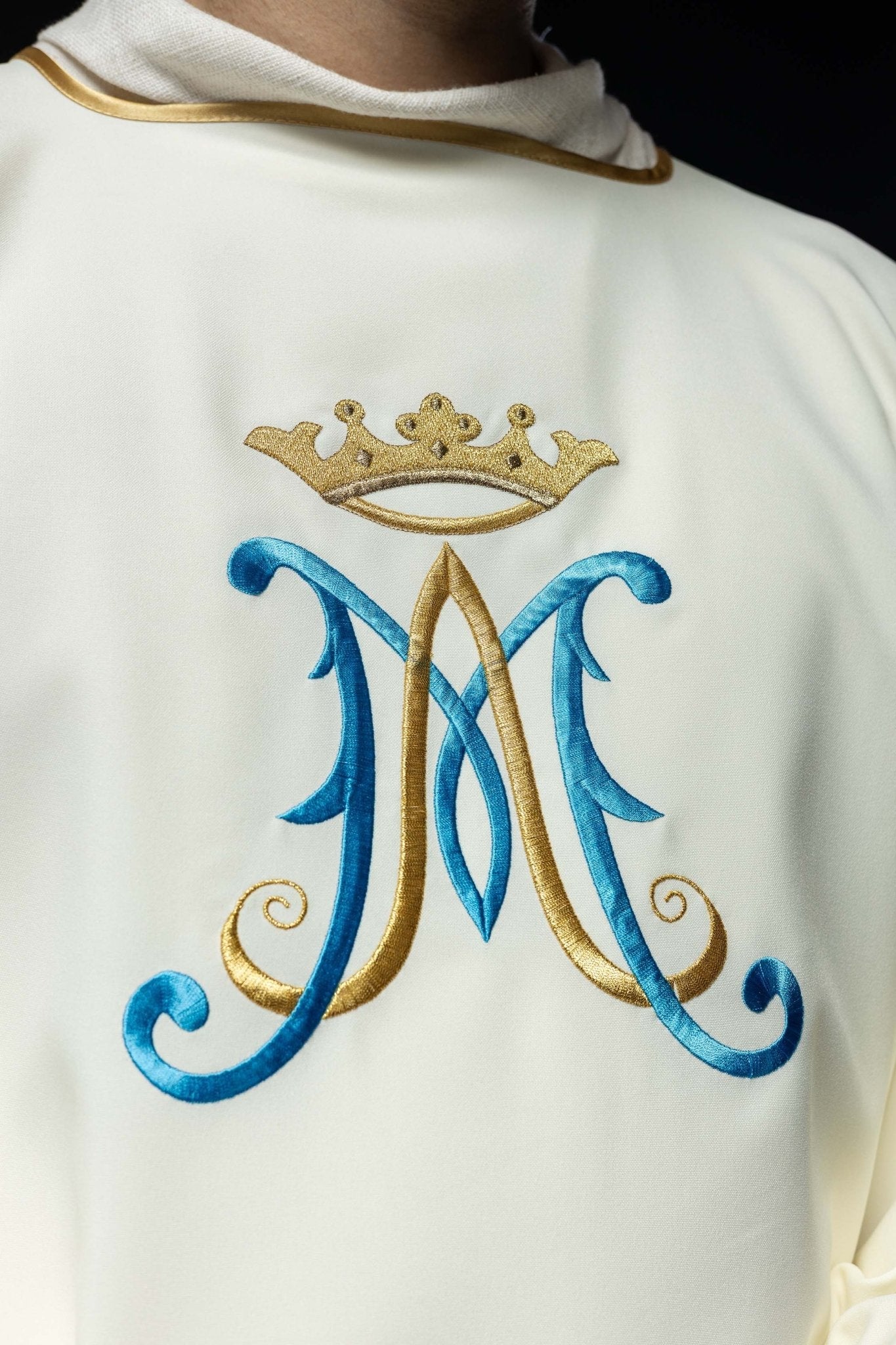 Dalmatique écrue avec broderie mariale KDL/090/05/12/D - CHASUBLES.FR