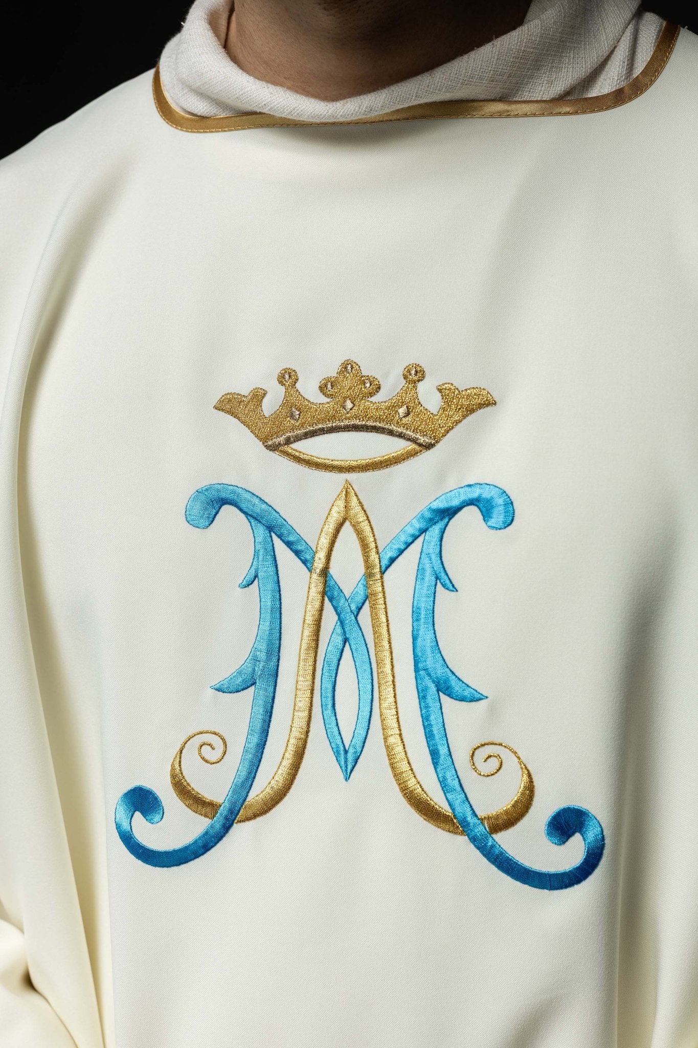 Dalmatique écrue avec broderie mariale KDL/090/05/12/D - CHASUBLES.FR