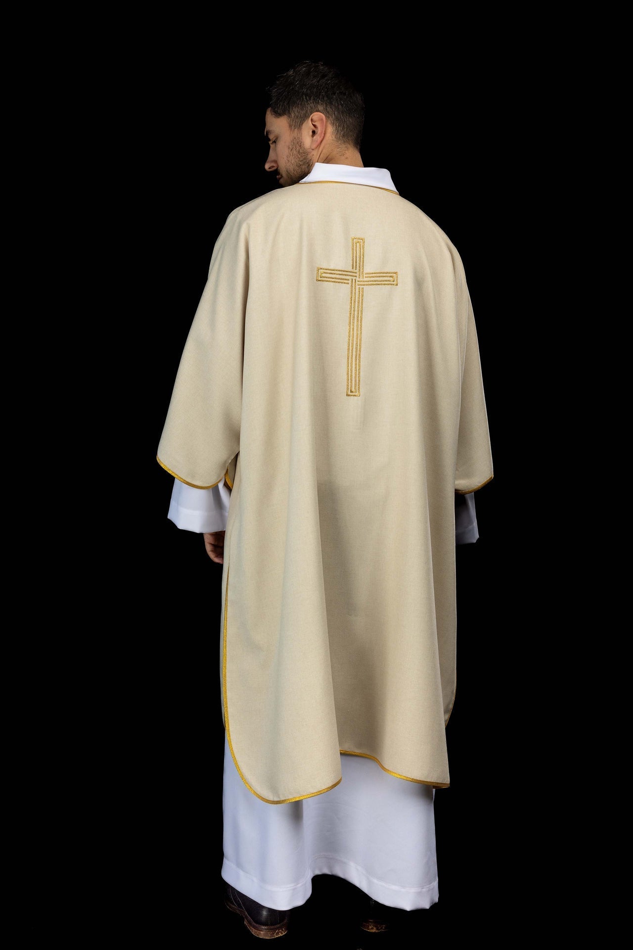 Dalmatique écrue avec croix dorée brodée KDL/393/05/70/D - CHASUBLES.FR