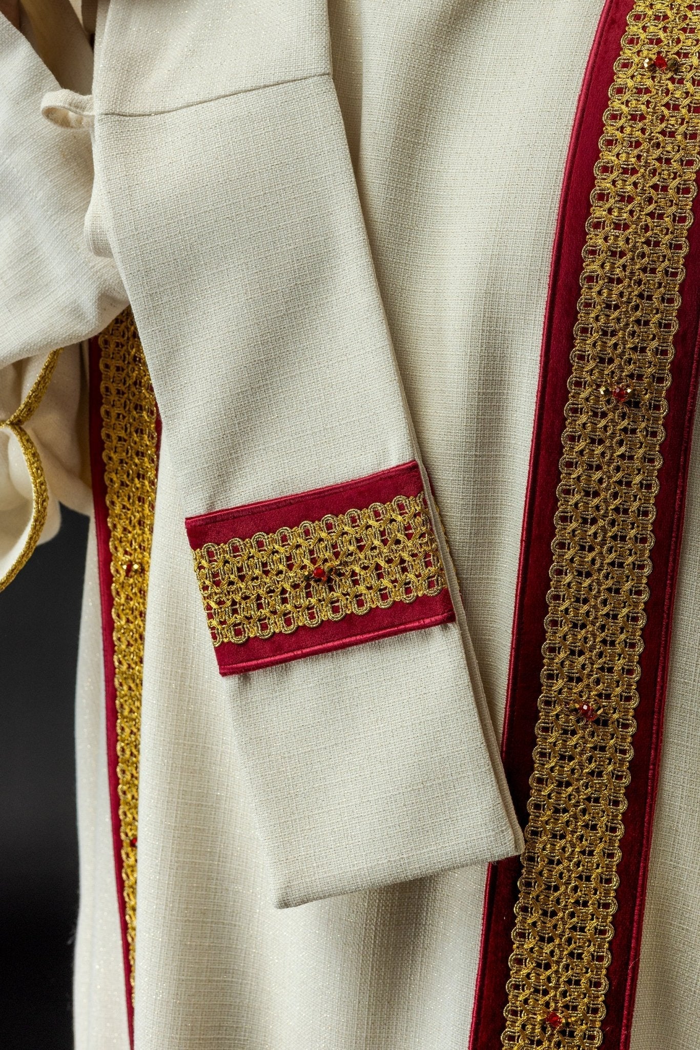 Dalmatique faite à la main avec des pierres naturelles Fait à la main 1001 HM/1001/05/71/PA02 - CHASUBLES.FR