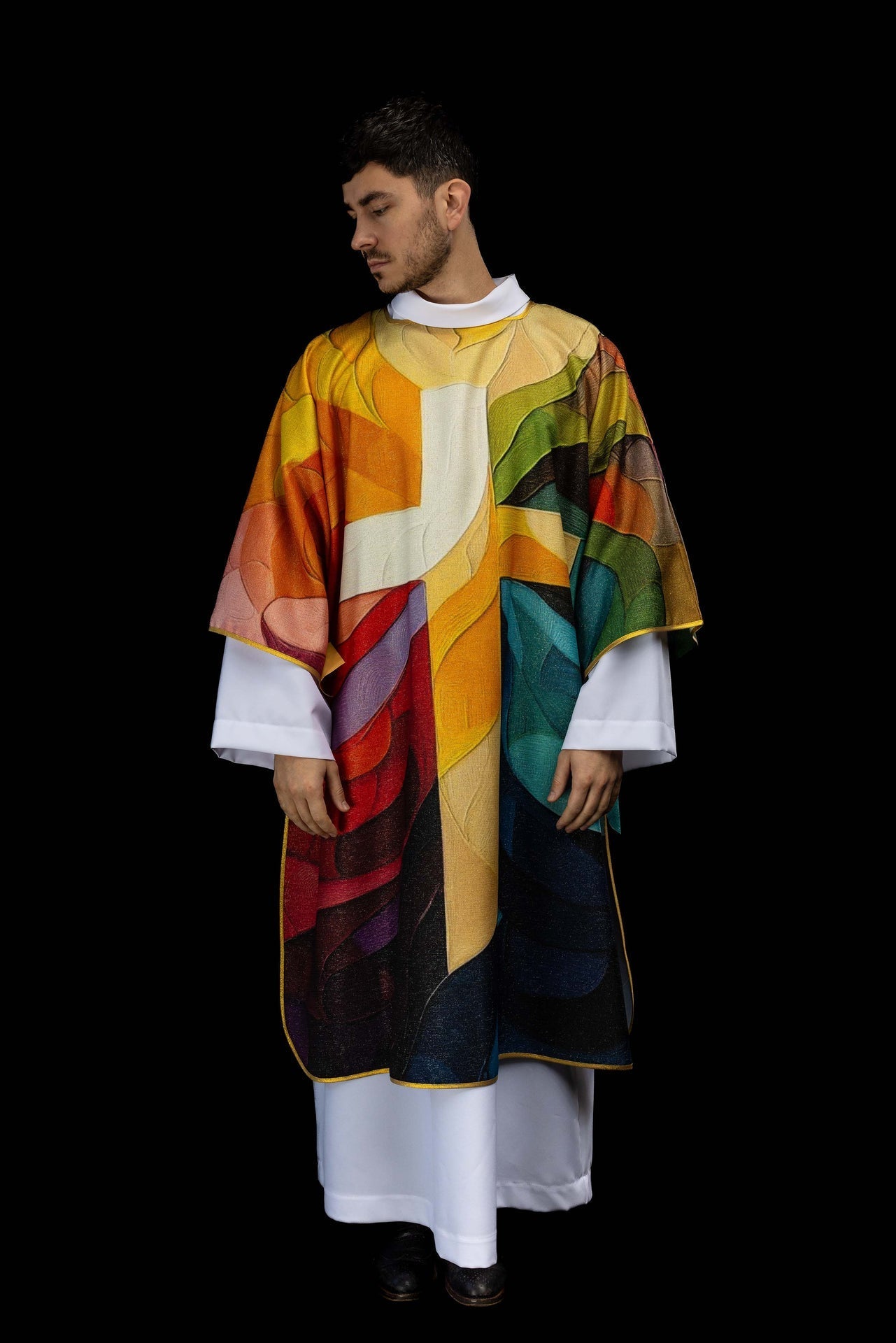 Dalmatique imprimée en couleur avec motif de croix KOD/1005/99/40 - CHASUBLES.FR