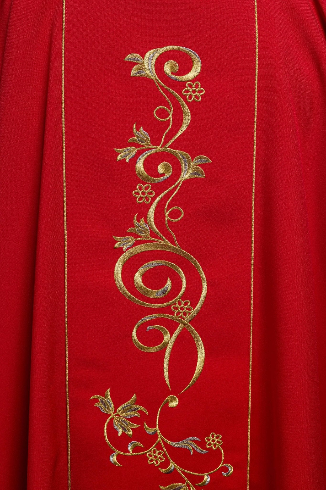 Dalmatique rouge avec bande brodée IHS KDL/031/02/01/A CZERWONY DALMATYK - CHASUBLES.FR