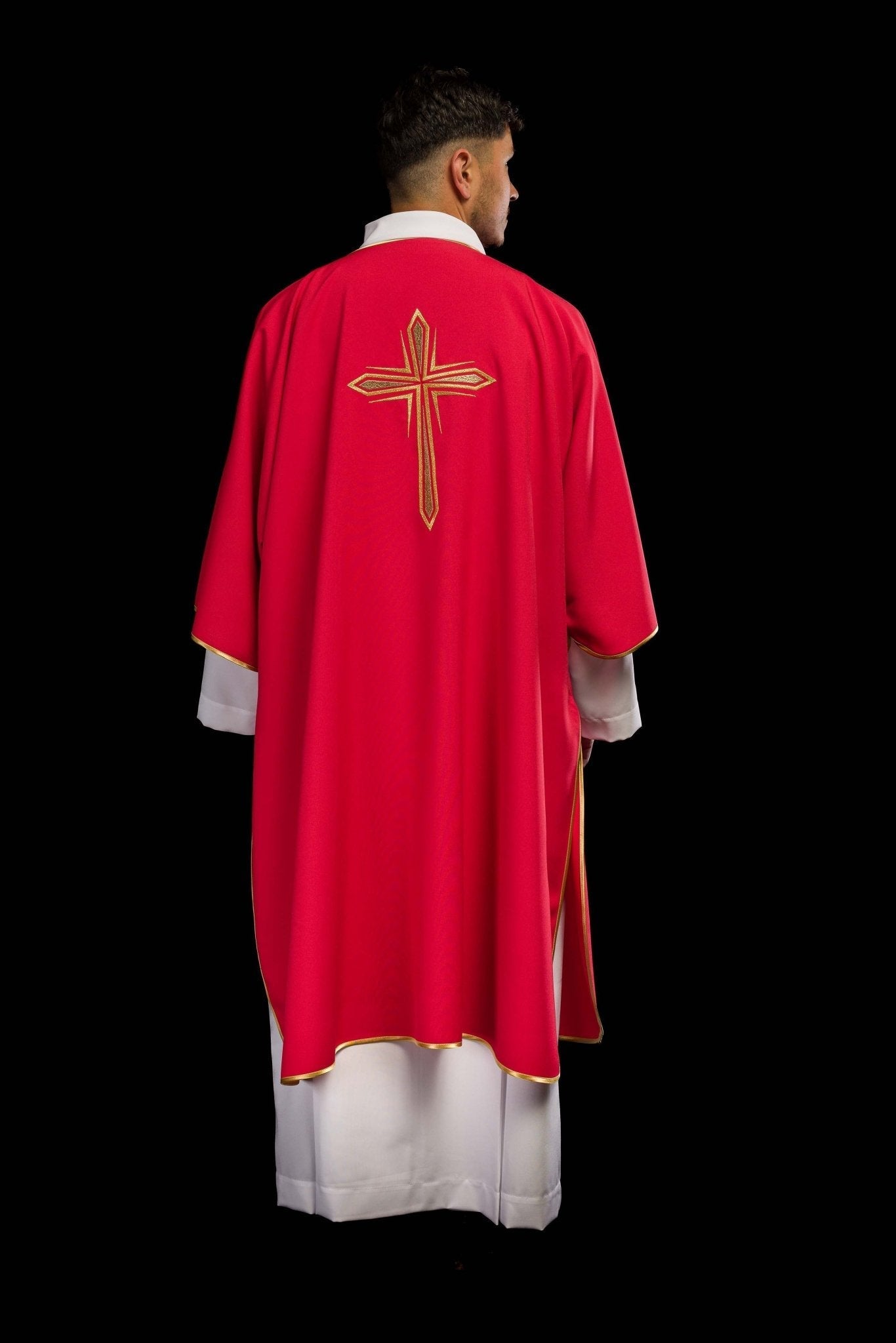 Dalmatique rouge avec croix dorée brodée KDL/037/02/12/D - CHASUBLES.FR