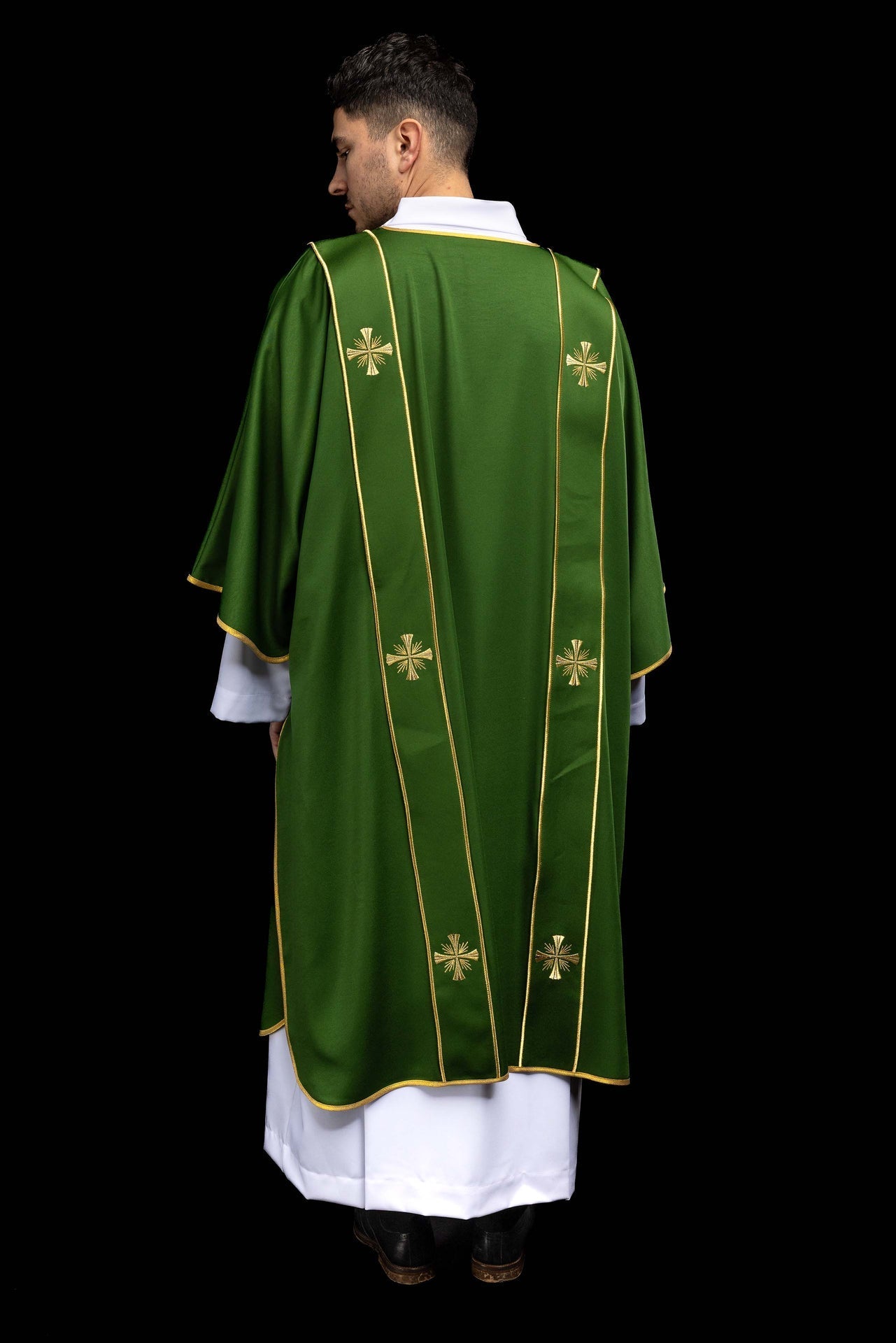 Dalmatique verte avec bandes et croix dorées brodées KDL/285/01/53/B - CHASUBLES.FR