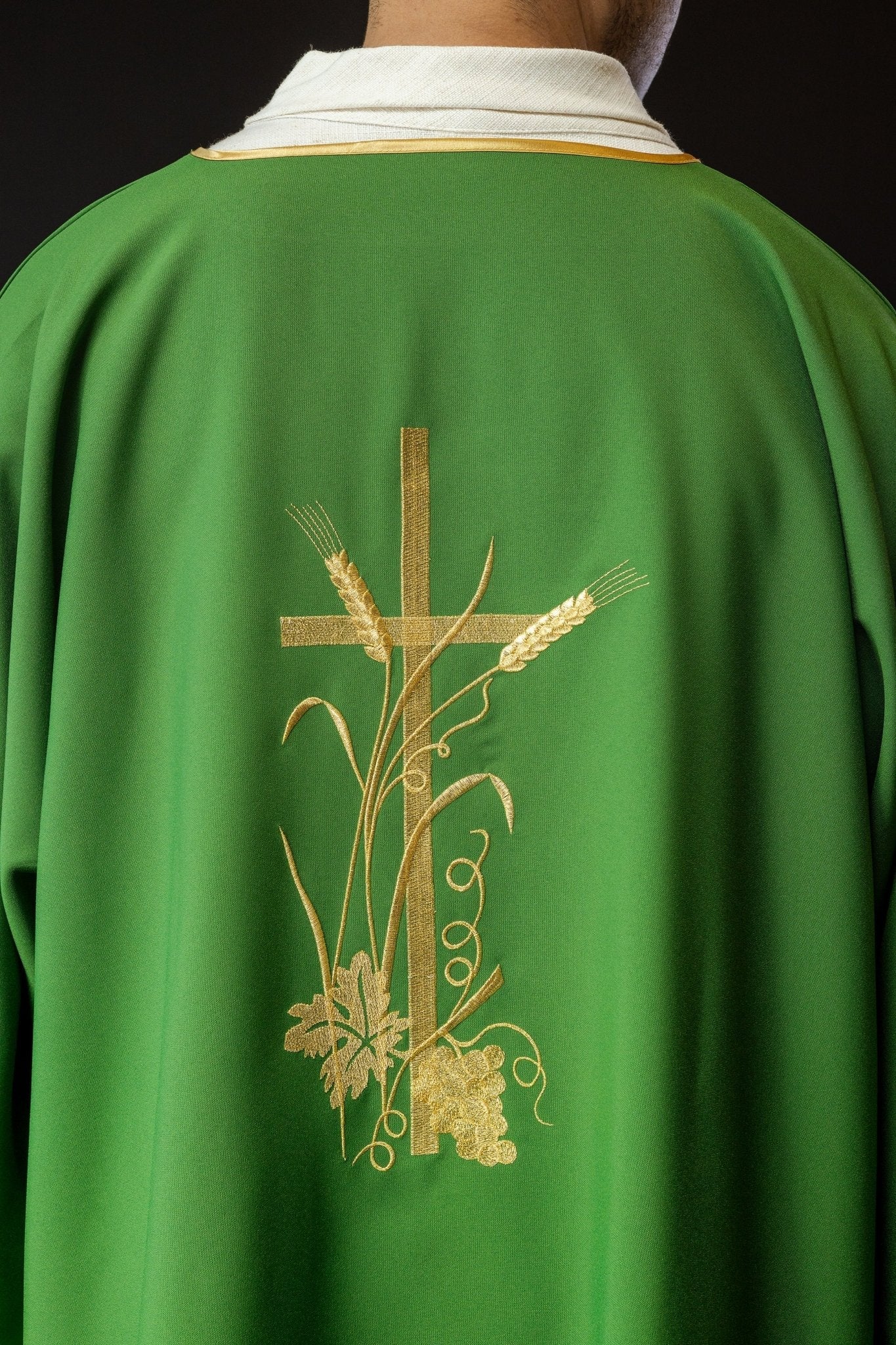 Dalmatique verte avec broderie de la croix Pax en or KDL/026/01/12/D ZIELONY DALMATYK - CHASUBLES.FR