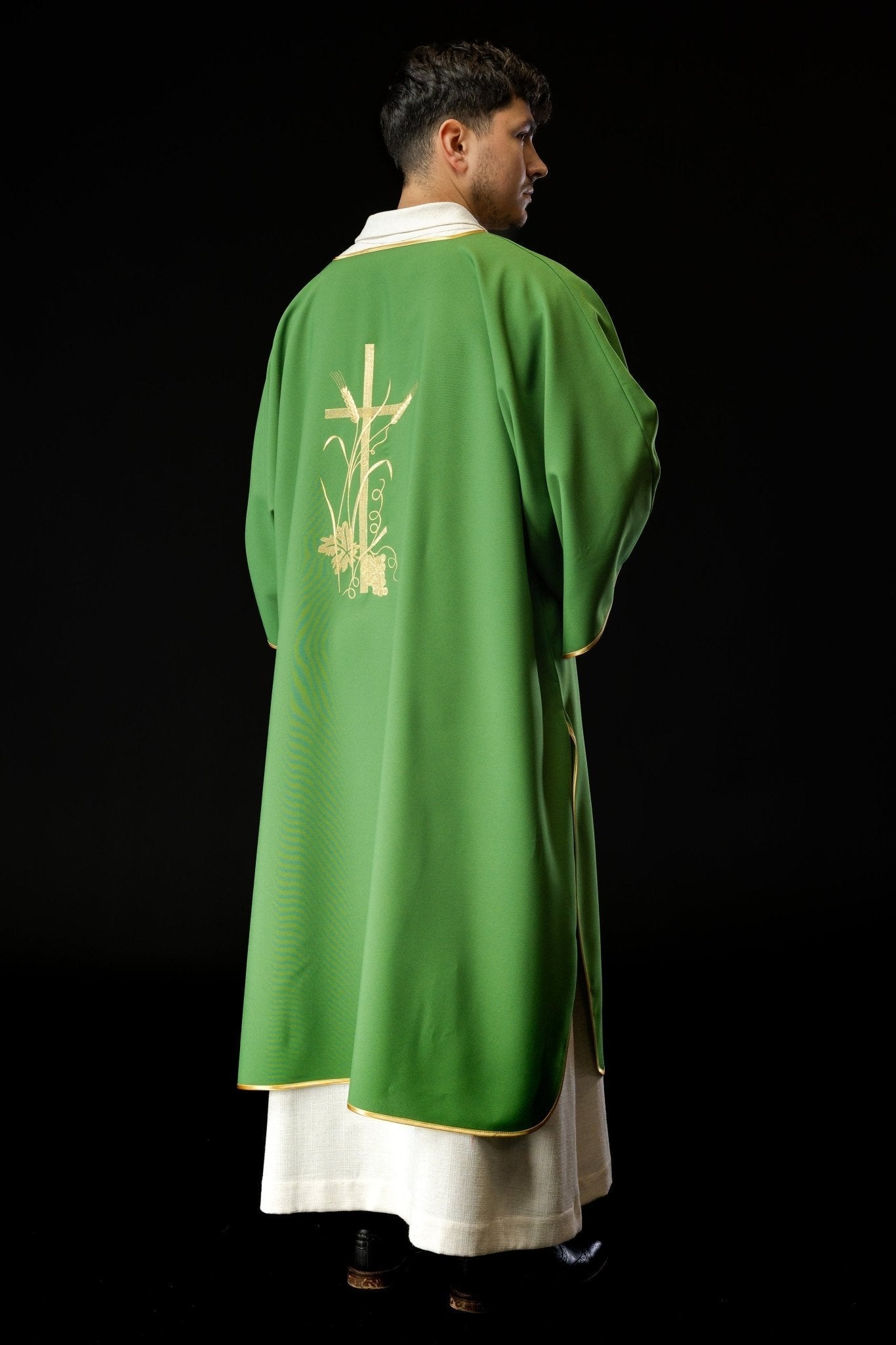Dalmatique verte avec broderie de la croix Pax en or KDL/026/01/12/D ZIELONY DALMATYK - CHASUBLES.FR