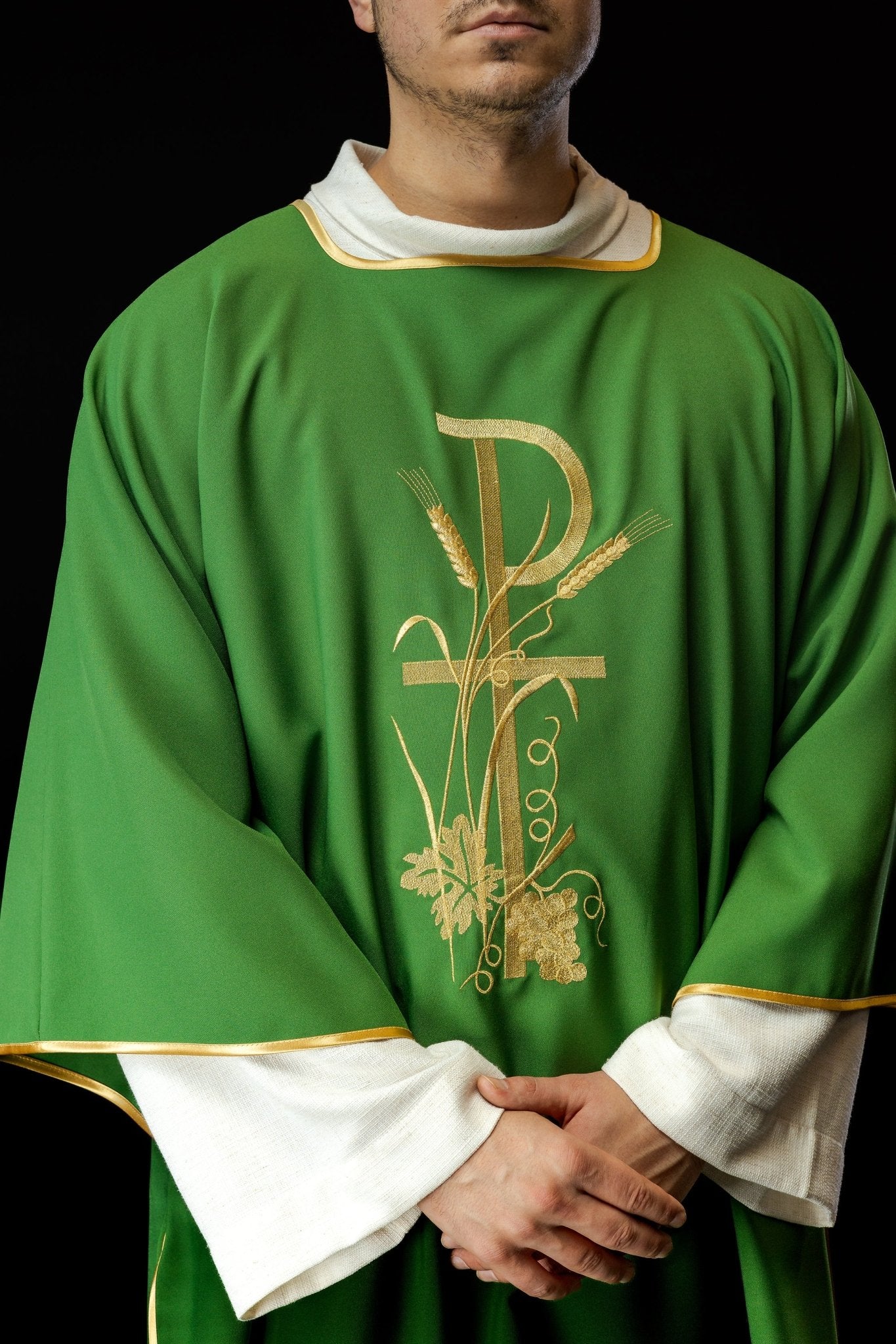 Dalmatique verte avec broderie de la croix Pax en or KDL/026/01/12/D ZIELONY DALMATYK - CHASUBLES.FR