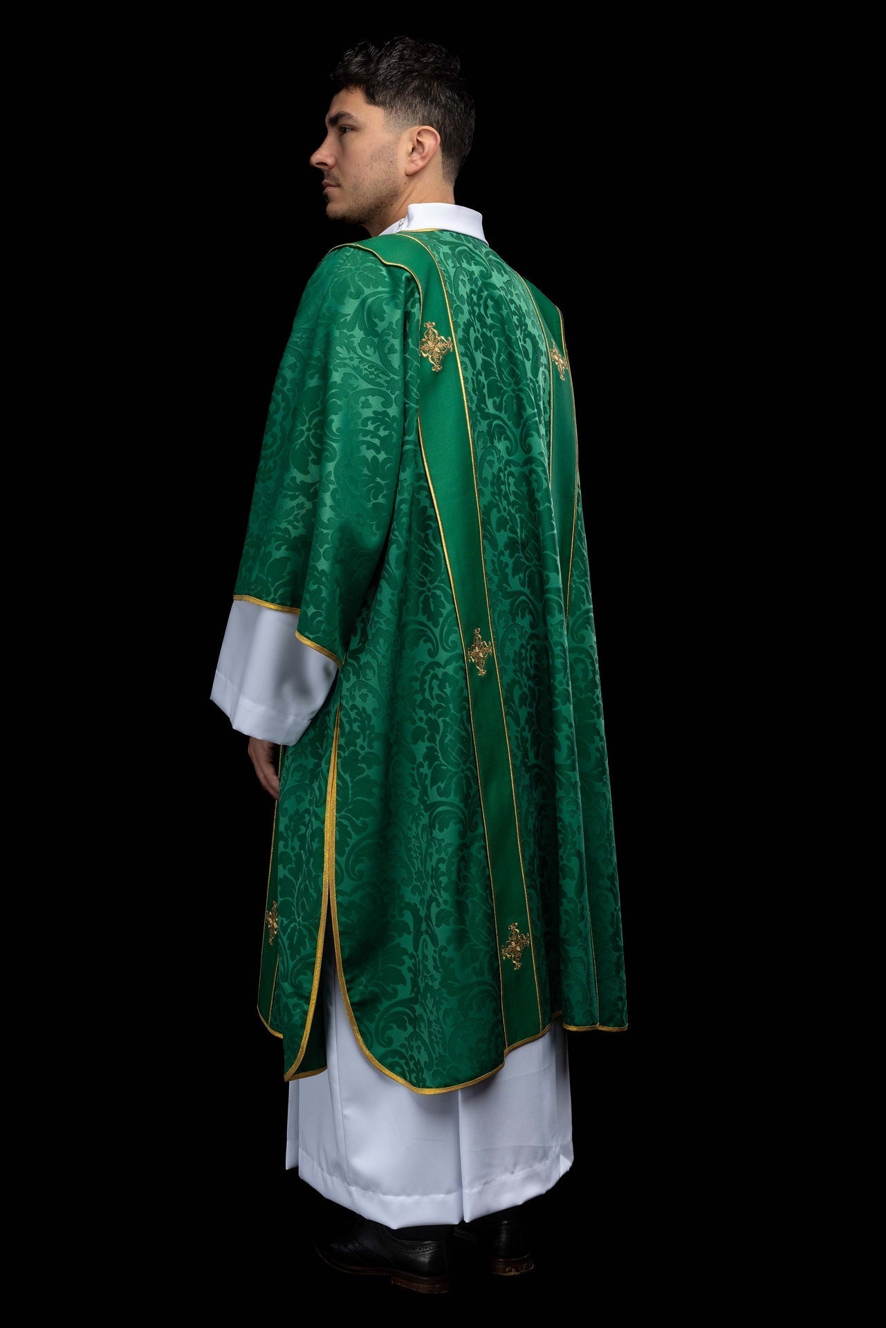 Dalmatique verte en jacquard avec bandes et croix dorées brodées KDL/284/01/81/B - CHASUBLES.FR
