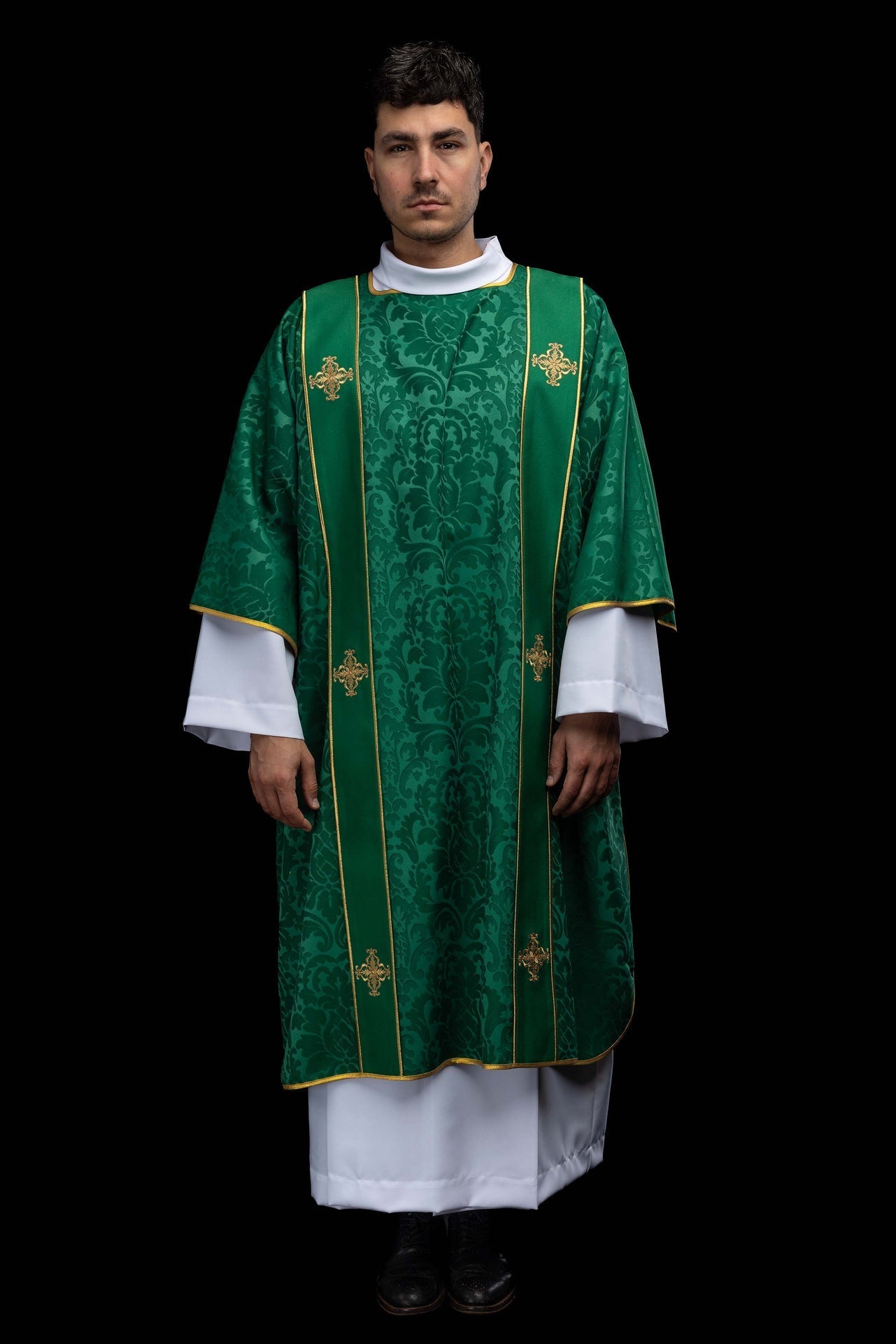 Dalmatique verte en jacquard avec bandes et croix dorées brodées KDL/284/01/81/B - CHASUBLES.FR